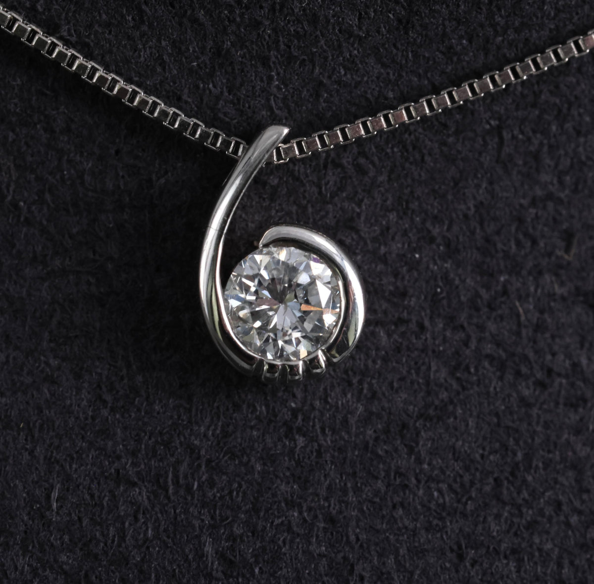 Fine 0.36ct Round Cut Natural Diamond & Platinum Tear Drop Snake Necklace
