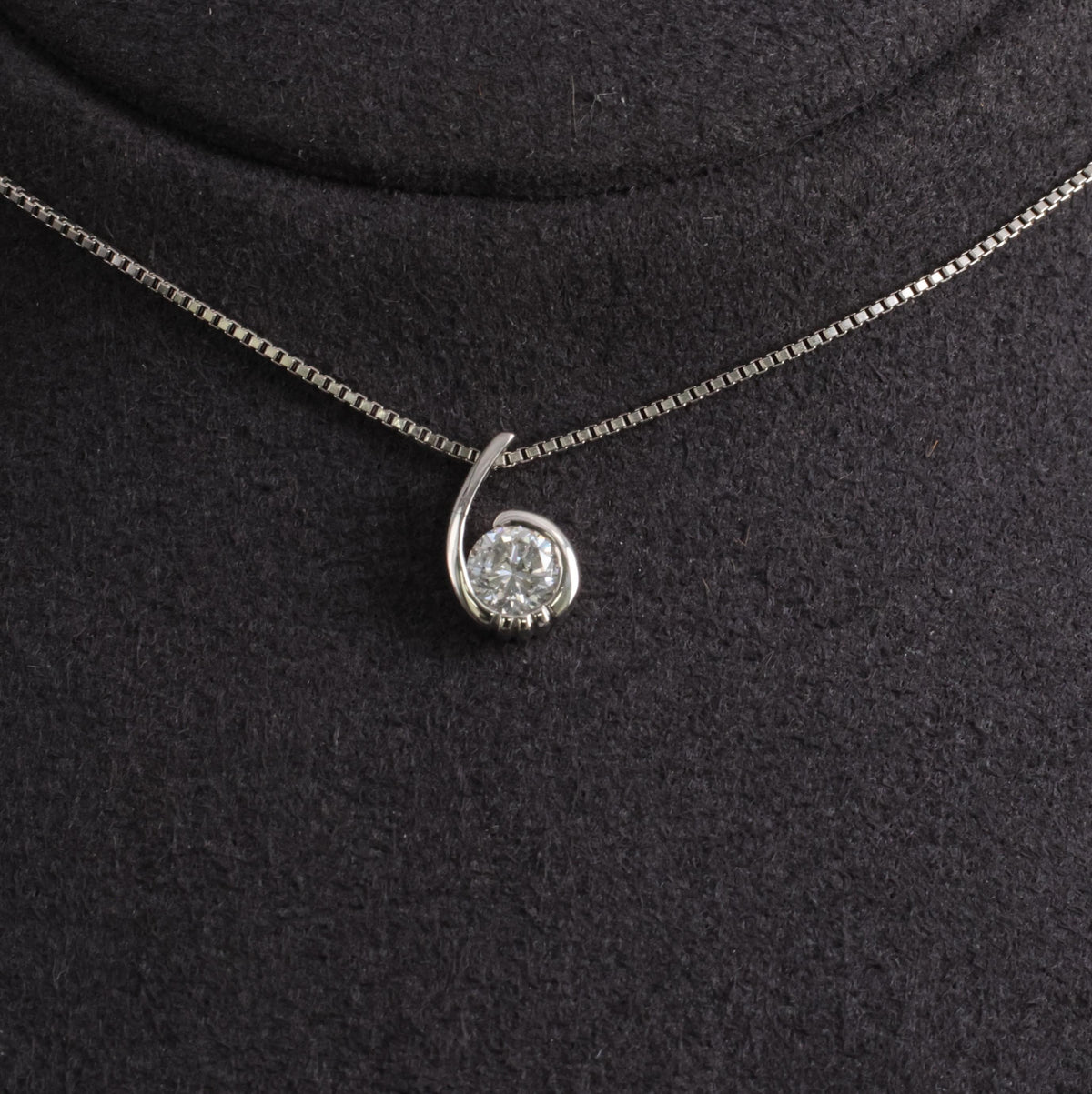 Fine 0.36ct Round Cut Natural Diamond & Platinum Tear Drop Snake Necklace