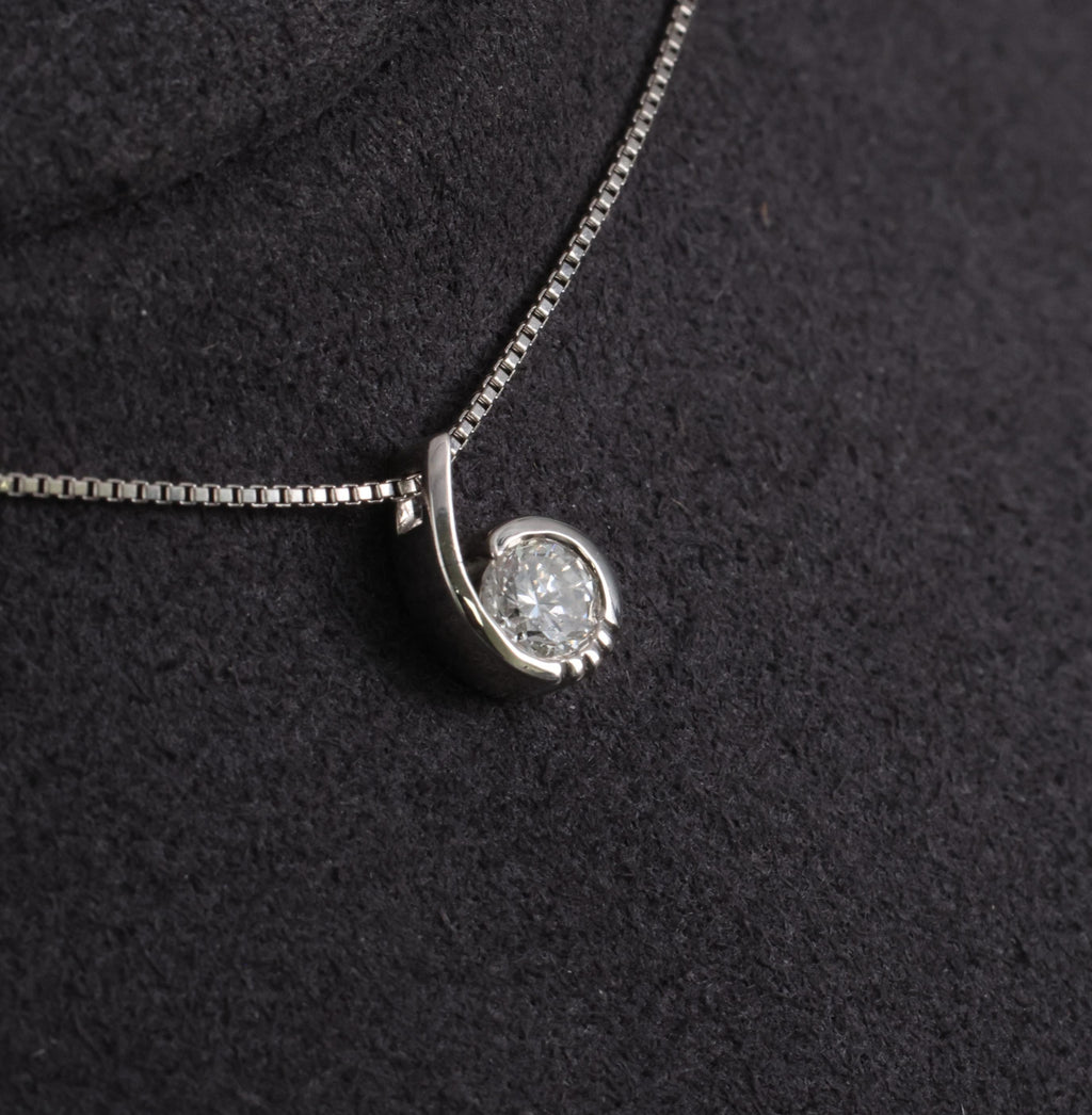 Fine 0.36ct Round Cut Natural Diamond & Platinum Tear Drop Snake Necklace