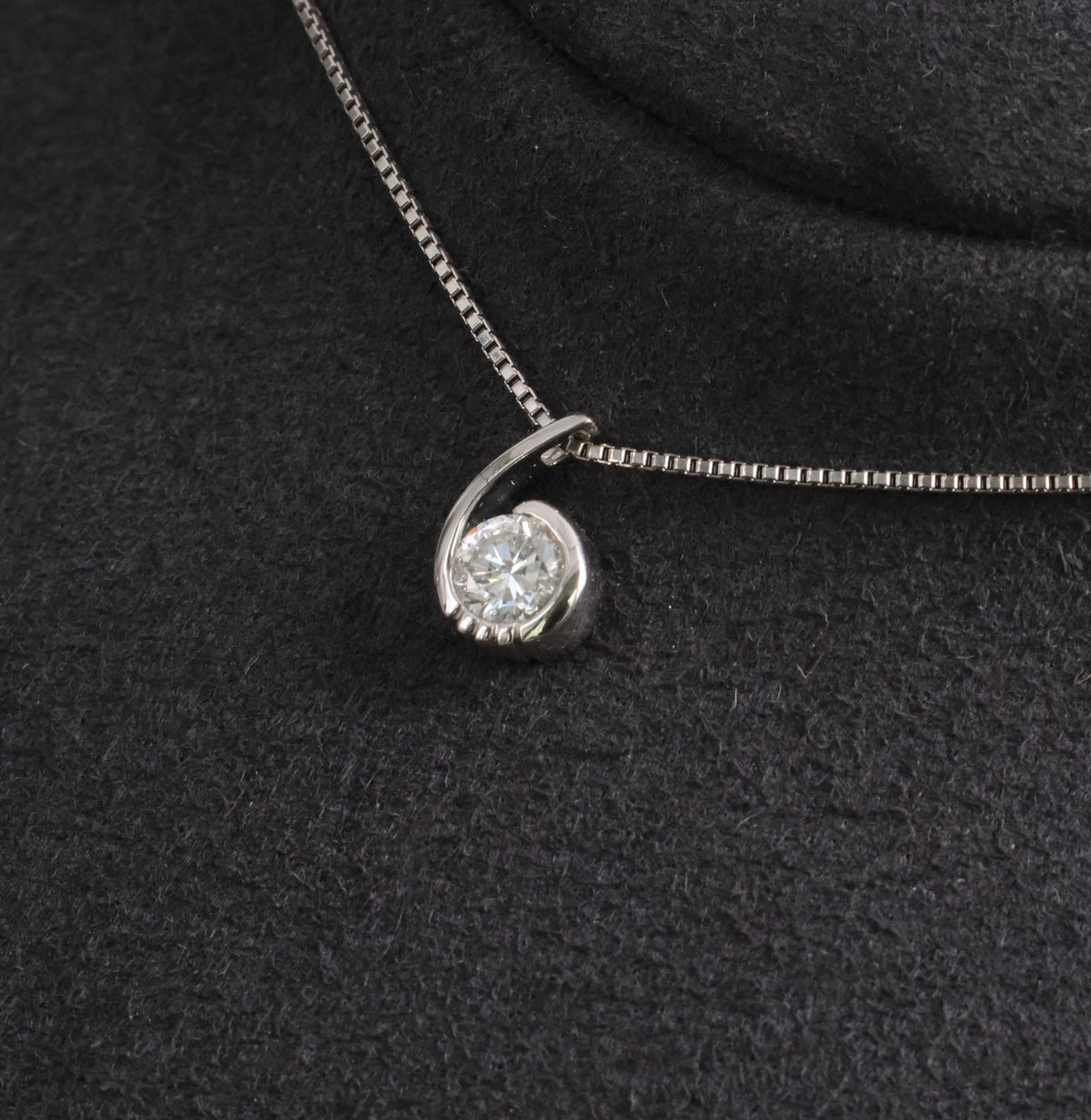 Fine 0.36ct Round Cut Natural Diamond & Platinum Tear Drop Snake Necklace