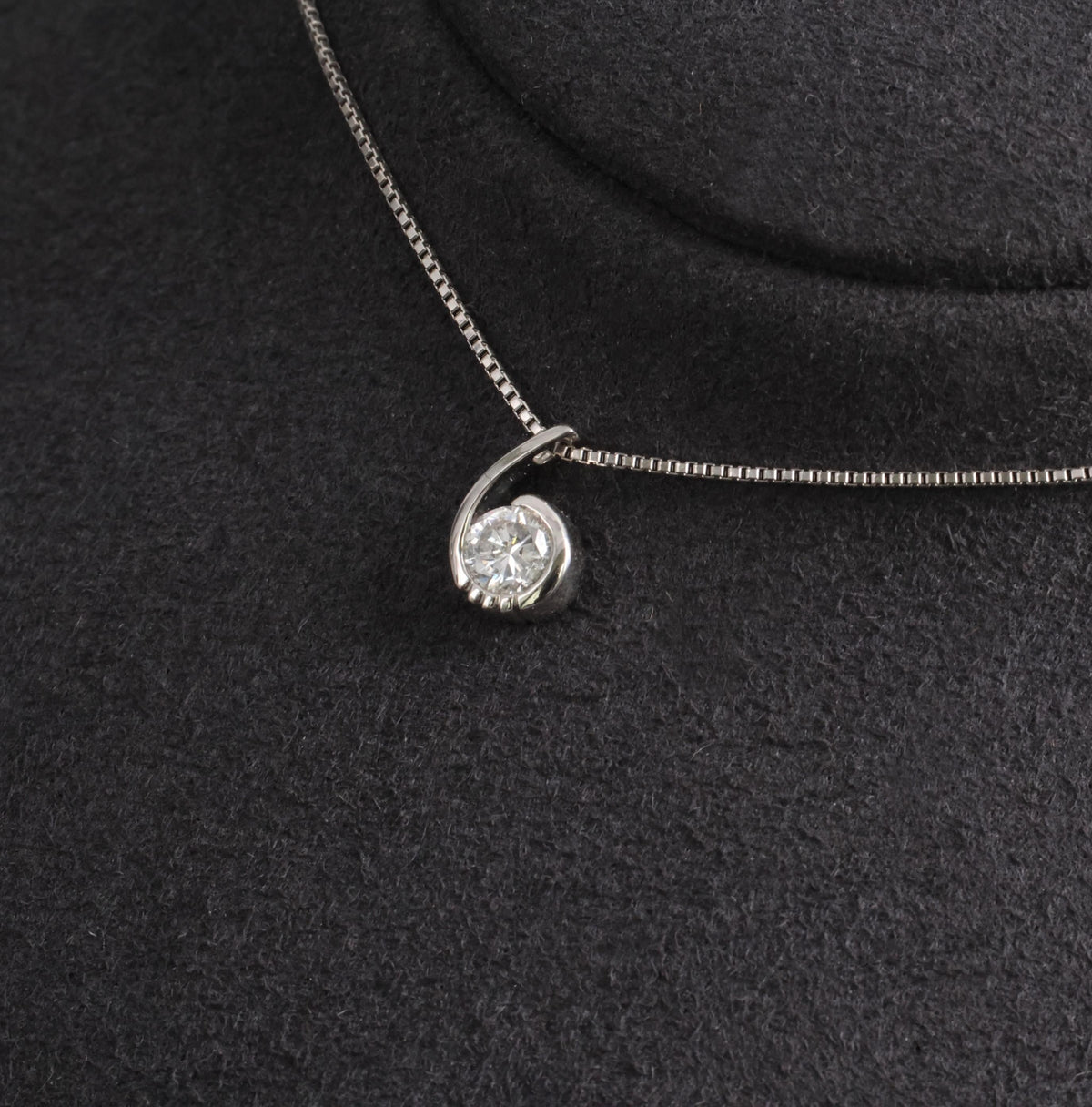 Fine 0.36ct Round Cut Natural Diamond & Platinum Tear Drop Snake Necklace