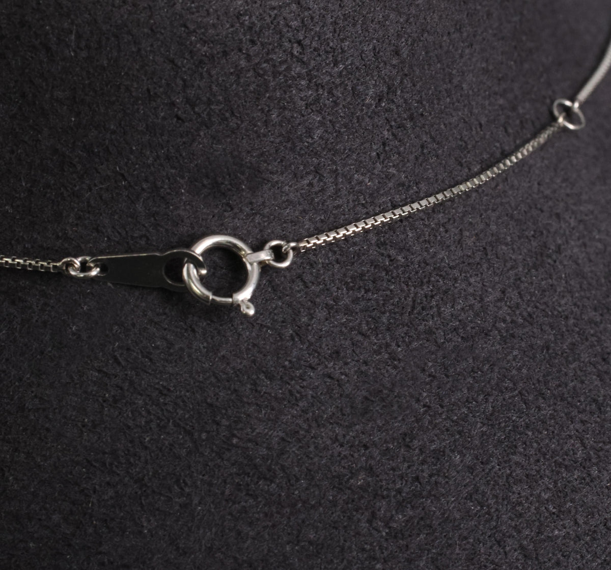 Fine 0.36ct Round Cut Natural Diamond & Platinum Tear Drop Snake Necklace