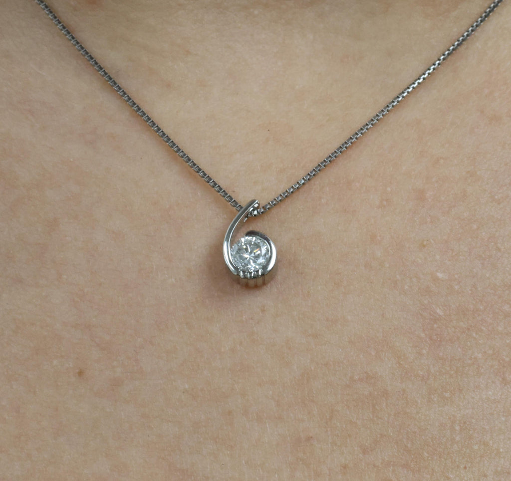 Fine 0.36ct Round Cut Natural Diamond & Platinum Tear Drop Snake Necklace