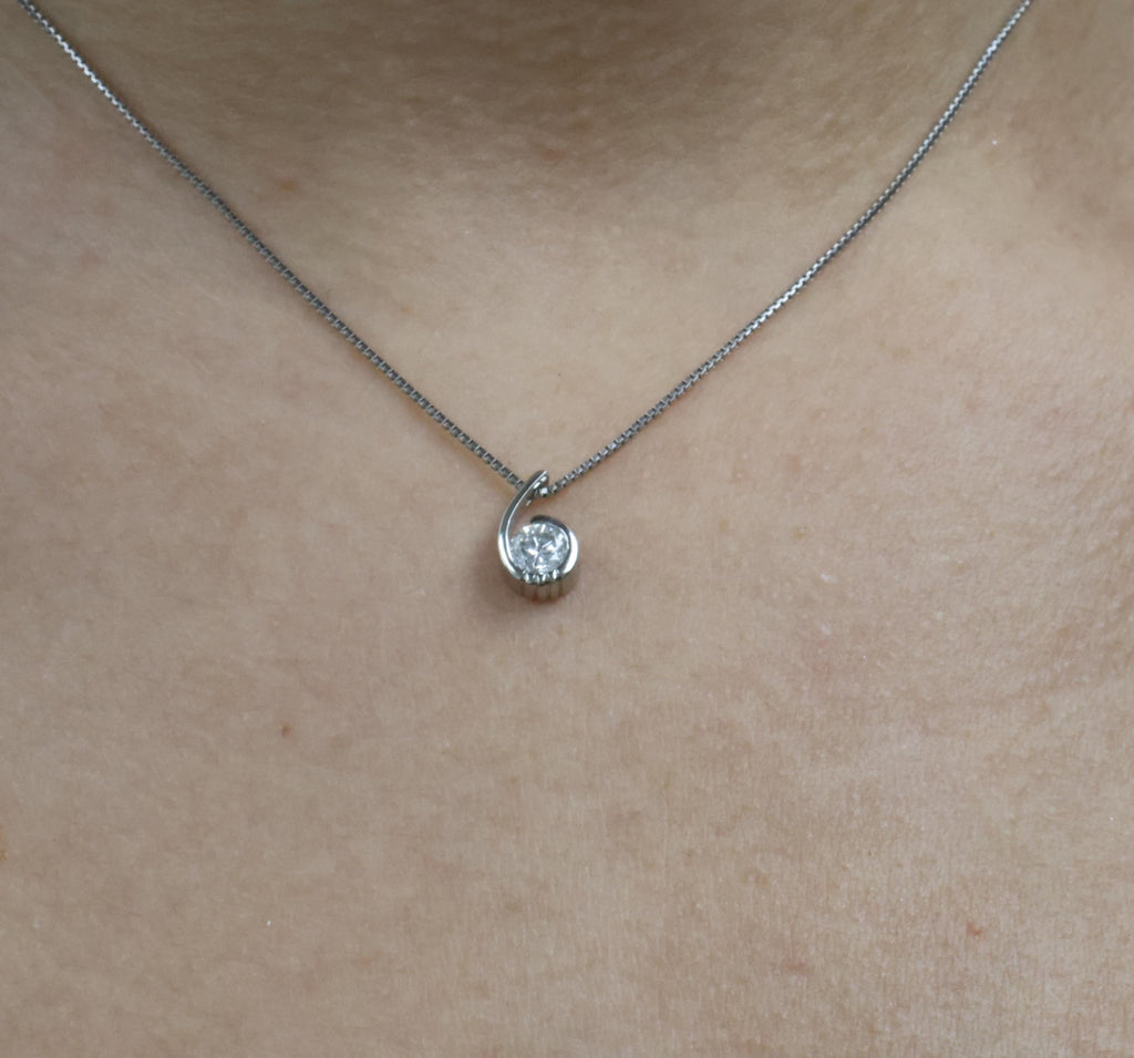 Fine 0.36ct Round Cut Natural Diamond & Platinum Tear Drop Snake Necklace