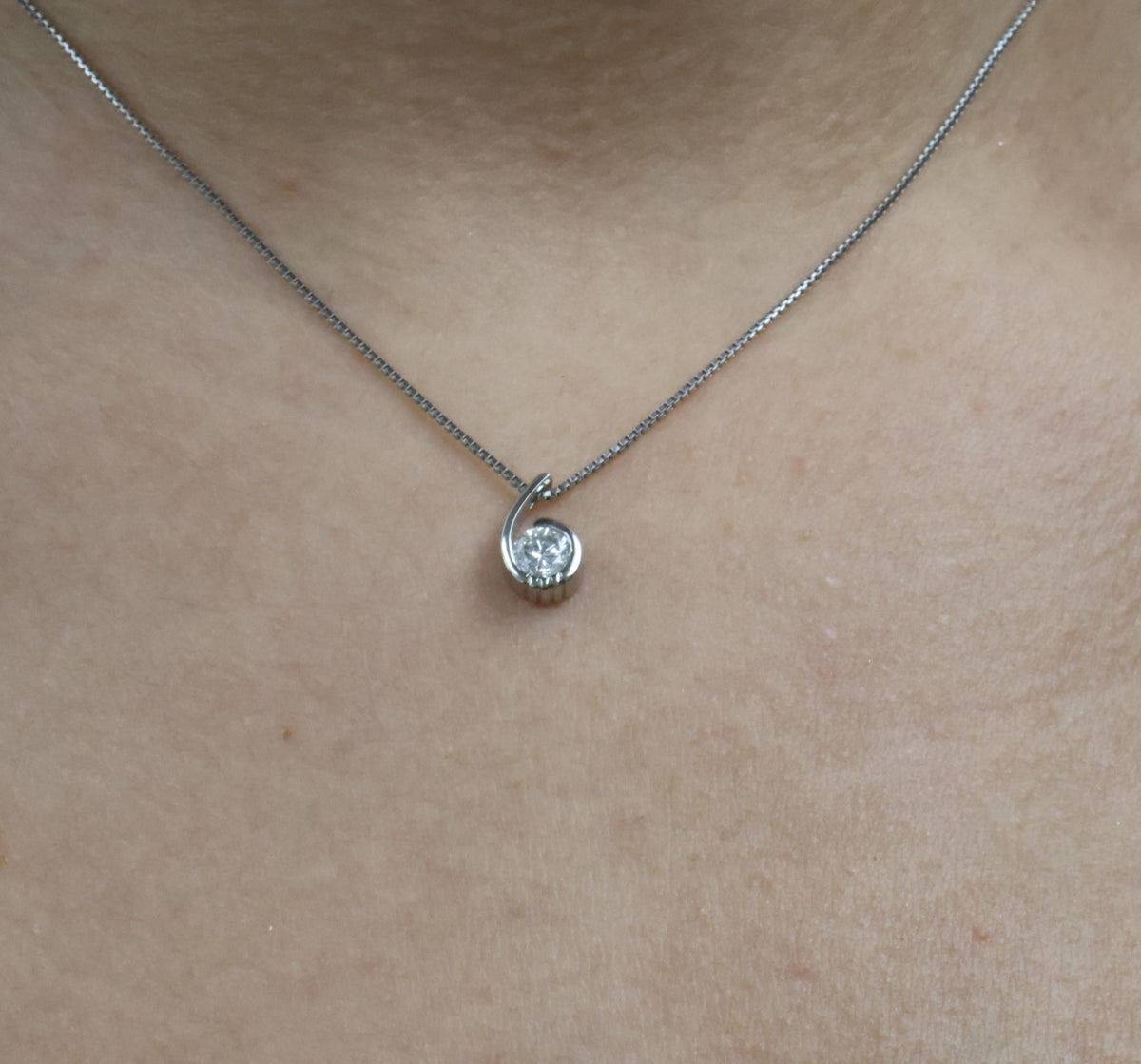 Fine 0.36ct Round Cut Natural Diamond & Platinum Tear Drop Snake Necklace