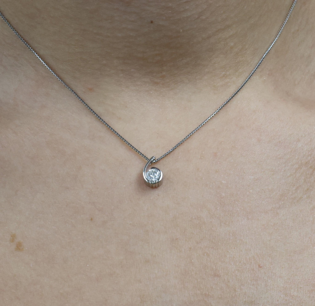 Fine 0.36ct Round Cut Natural Diamond & Platinum Tear Drop Snake Necklace