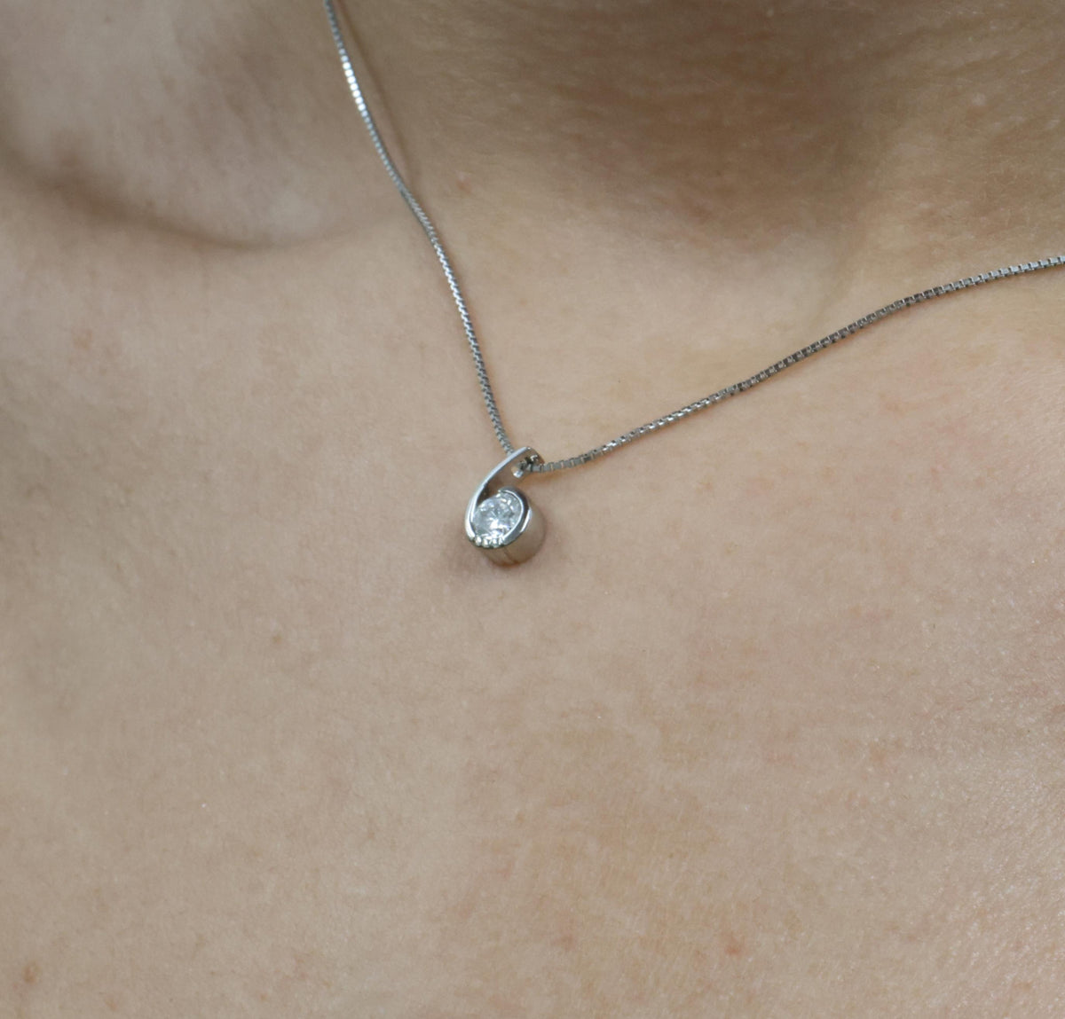 Fine 0.36ct Round Cut Natural Diamond & Platinum Tear Drop Snake Necklace