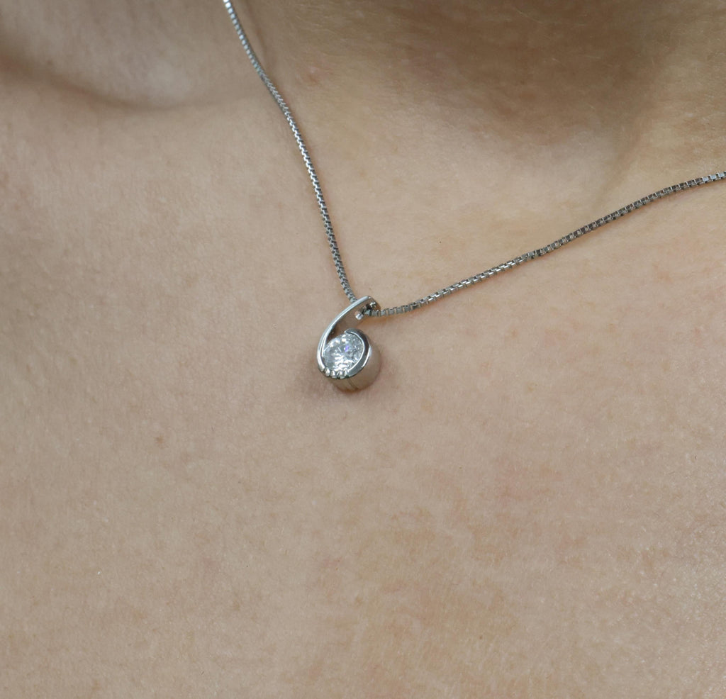 Fine 0.36ct Round Cut Natural Diamond & Platinum Tear Drop Snake Necklace