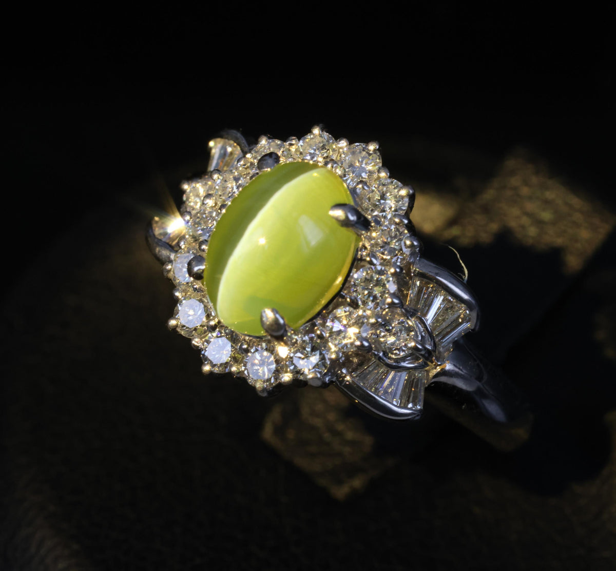 Fine 2.98ct Natural Chrysoberyl Cat's Eye & 0.63ct Diamond Platinum Ring, Size 6