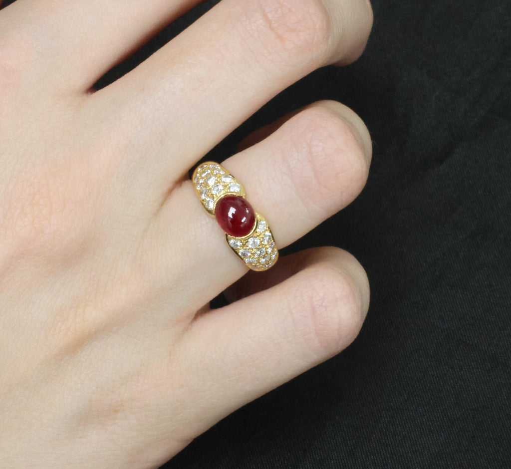 Fine 1.04ct Cabochon Natural Ruby & 0.78ct Diamond 18K Yellow Gold Ring Size 5.5