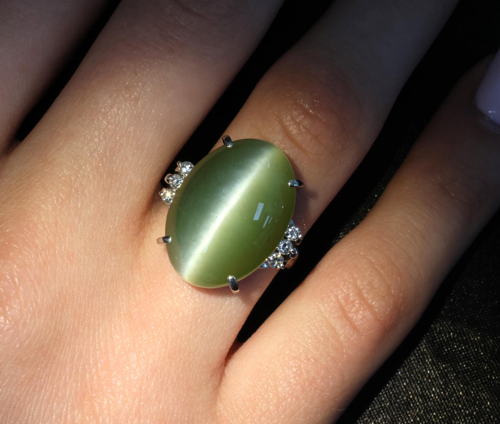 15.84ct Nephrite Jade Cat's Eye & 0.17ct Diamond Platinum Ring, Size 6.75