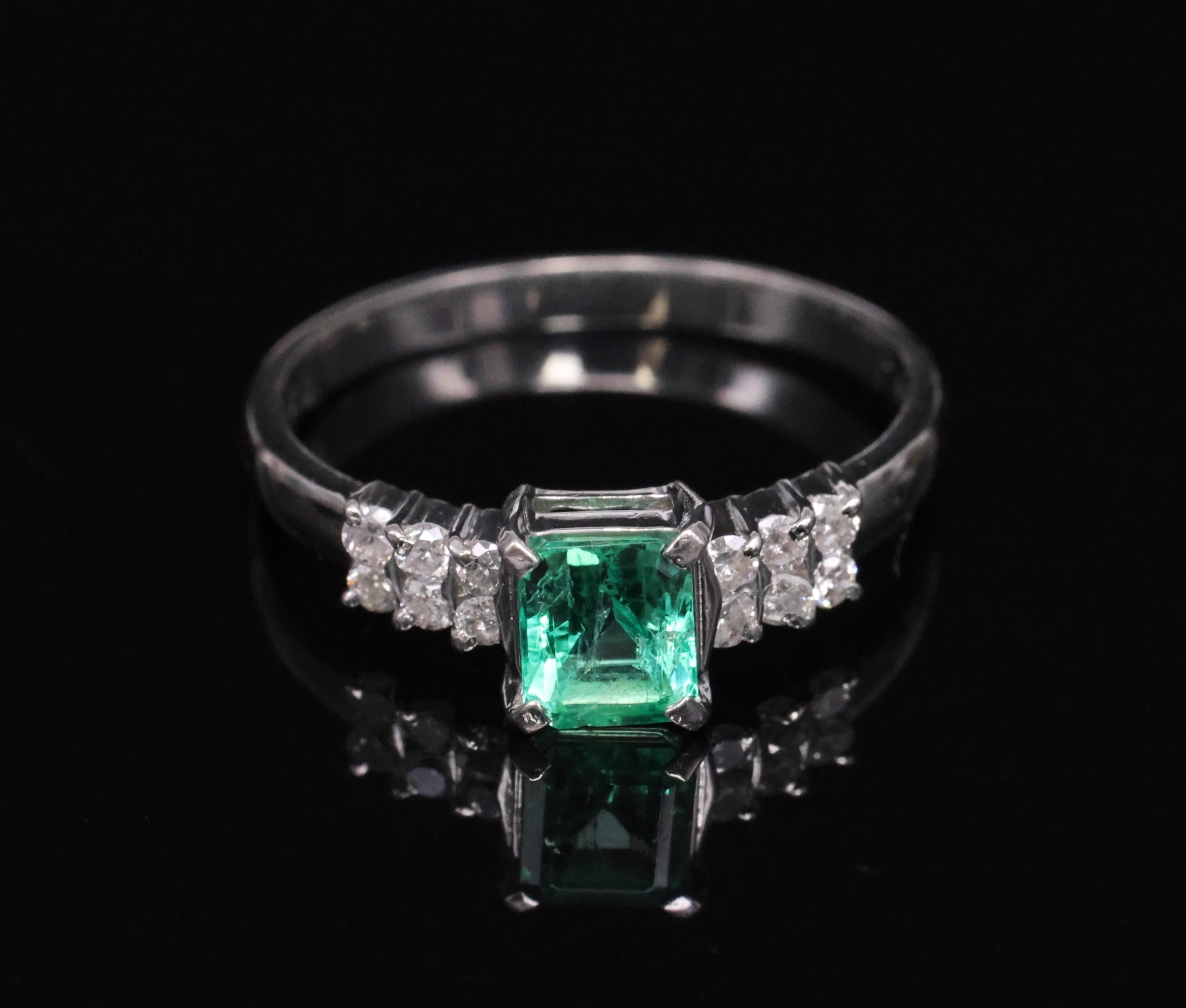 Fine Vintage 0.60ct Colombian Emerald & 0.20ct Diamond Platinum Ring Size 7