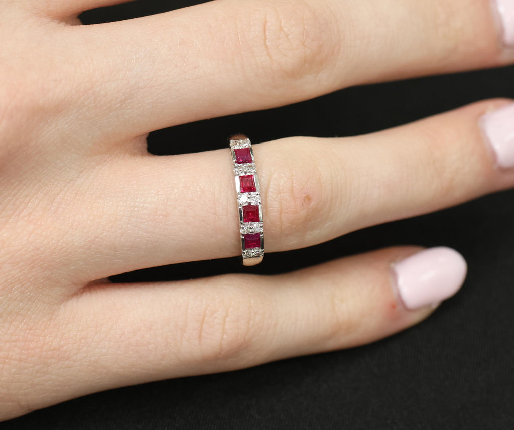 Vintage 0.55ct Vivid Red Ruby & 0.15ct Diamond Platinum 3.5mm Band Size 6.25