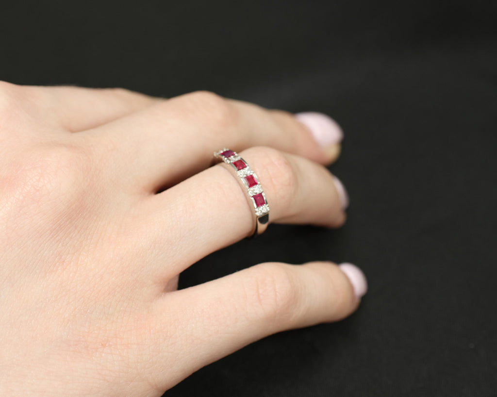 Vintage 0.55ct Vivid Red Ruby & 0.15ct Diamond Platinum 3.5mm Band Size 6.25