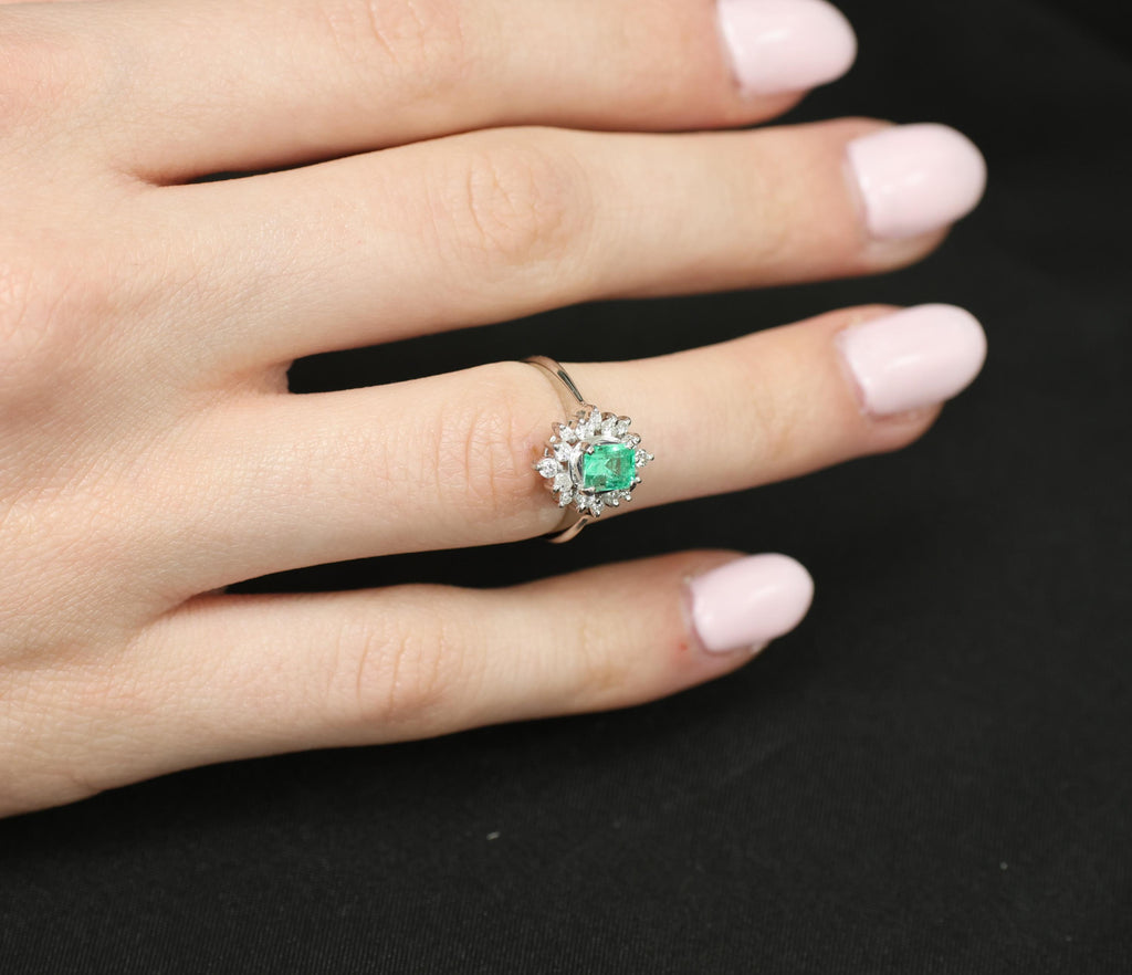 Fine Vintage 0.60ct Colombian Emerald 0.26ct Diamond Platinum Ring Size 4.75