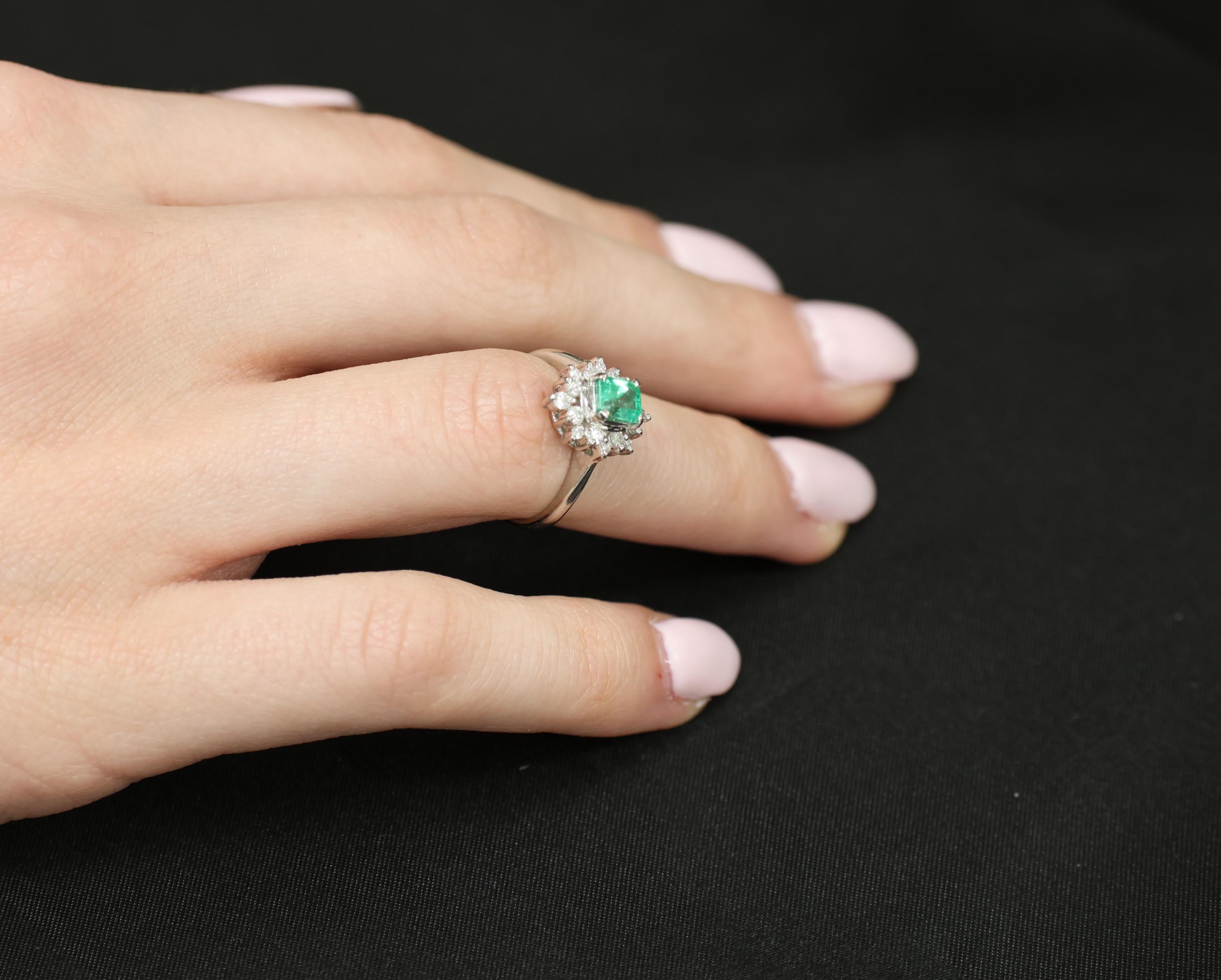 Fine Vintage 0.60ct Colombian Emerald 0.26ct Diamond Platinum Ring Size 4.75