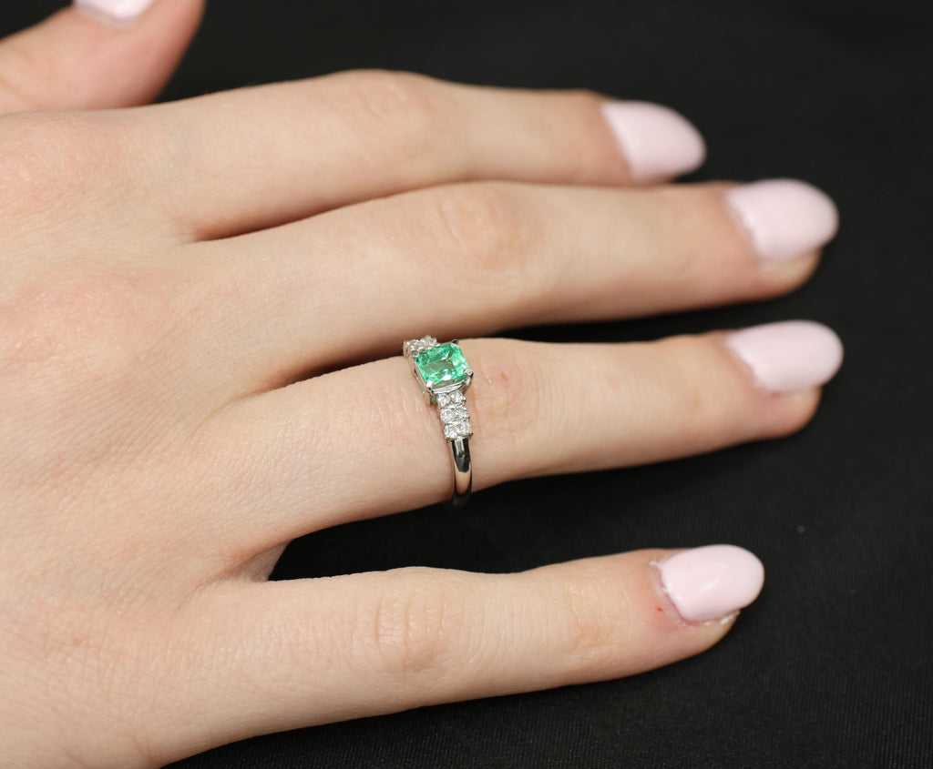 Fine Vintage 0.60ct Colombian Emerald & 0.20ct Diamond Platinum Ring Size 7