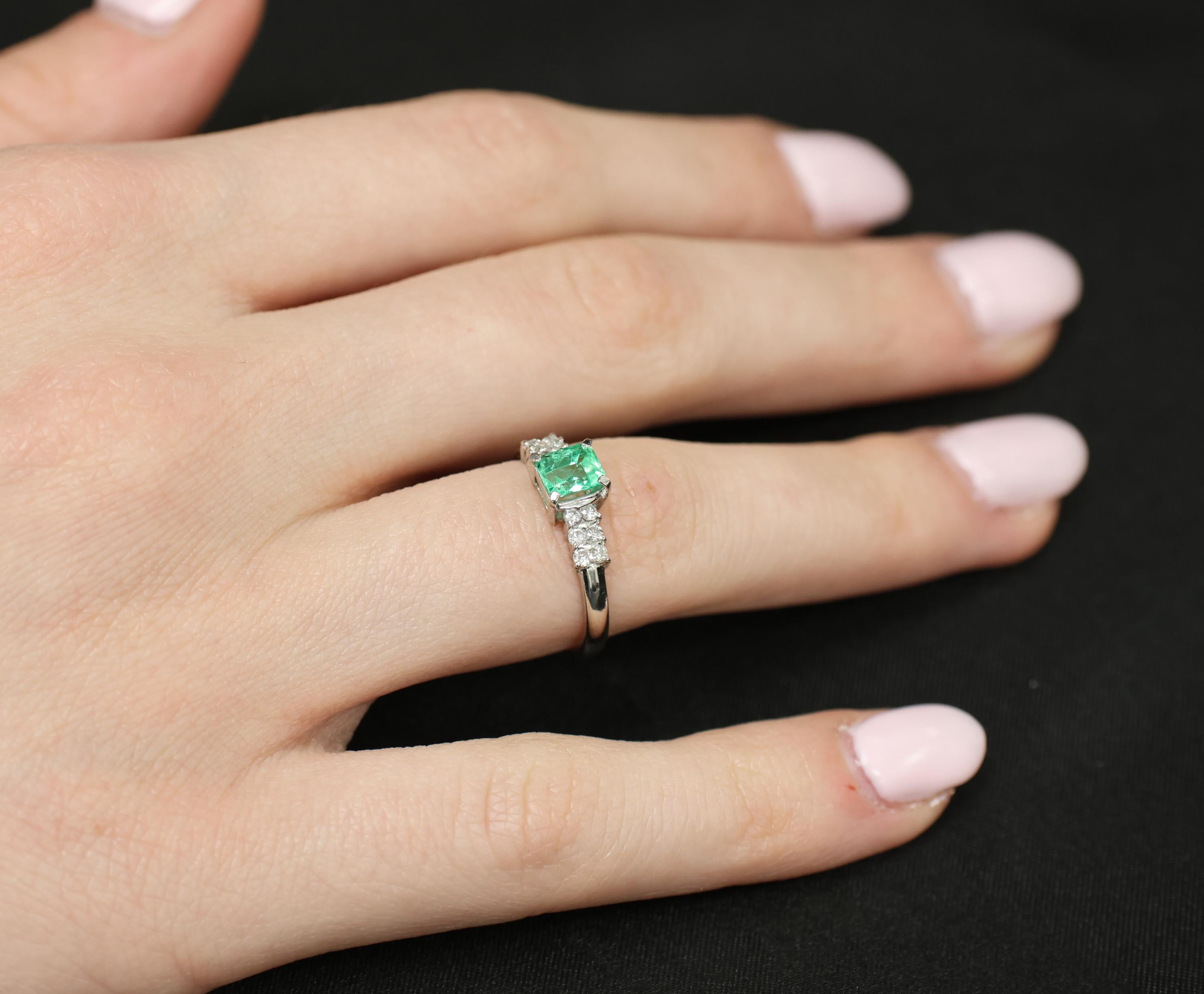 Fine Vintage 0.60ct Colombian Emerald & 0.20ct Diamond Platinum Ring Size 7