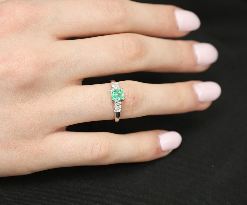 Fine Vintage 0.60ct Colombian Emerald & 0.20ct Diamond Platinum Ring Size 7