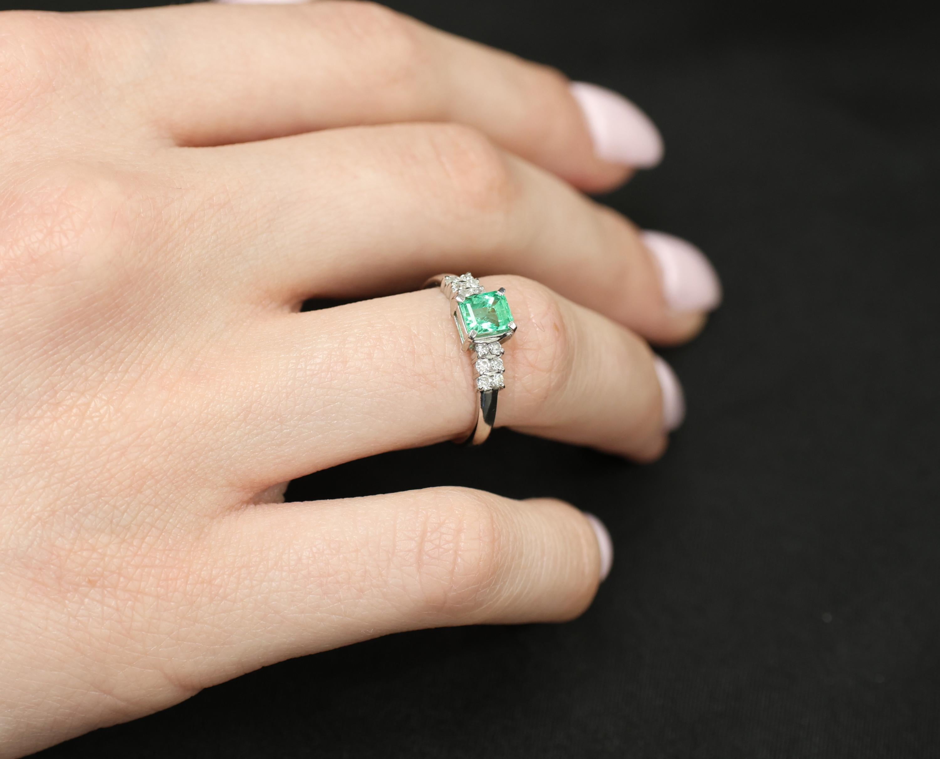Fine Vintage 0.60ct Colombian Emerald & 0.20ct Diamond Platinum Ring Size 7