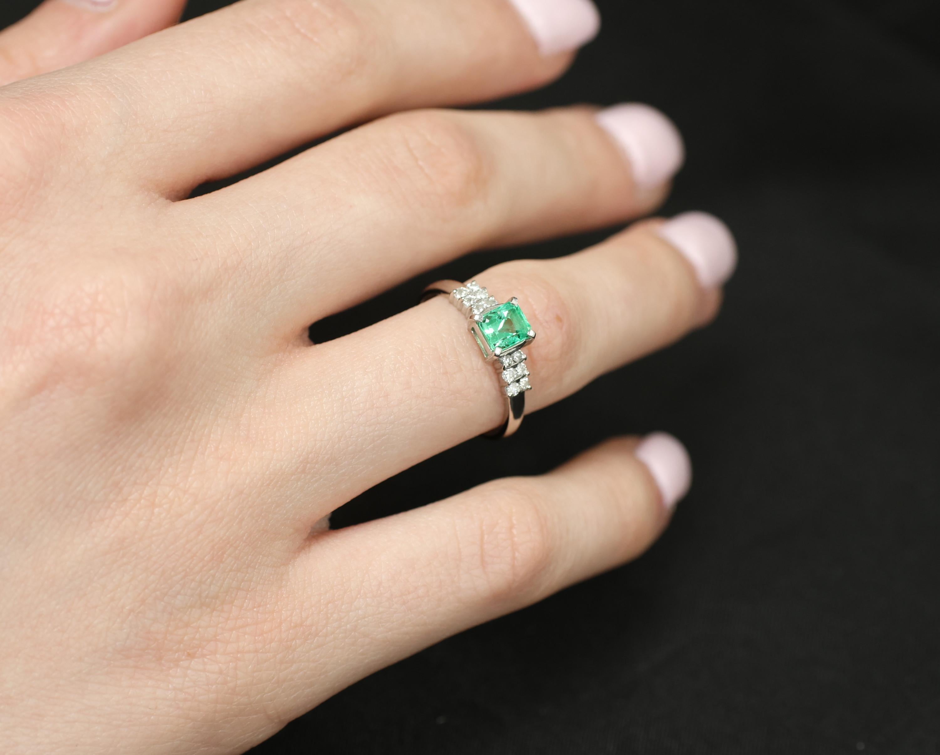 Fine Vintage 0.60ct Colombian Emerald & 0.20ct Diamond Platinum Ring Size 7