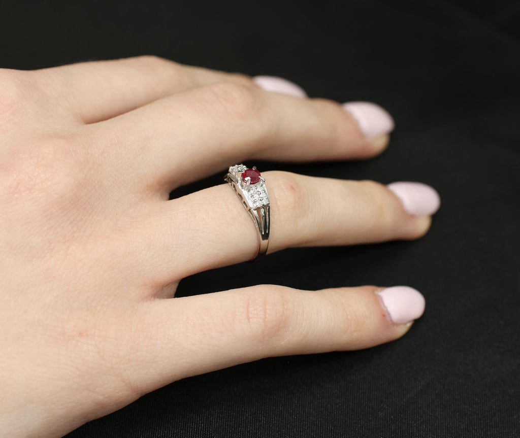 Vintage 0.40ct Vivid Red Ruby & 0.12ct Diamond Platinum Ring Size 6.75. 3.93g
