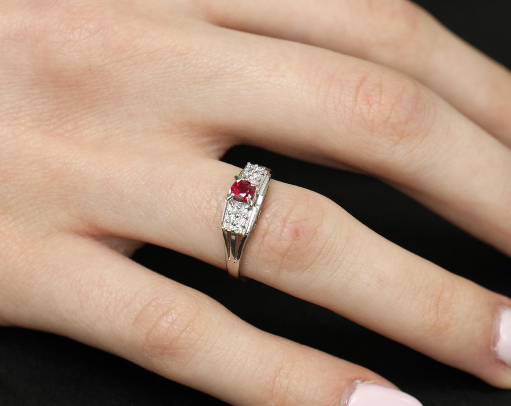 Vintage 0.40ct Vivid Red Ruby & 0.12ct Diamond Platinum Ring Size 6.75. 3.93g