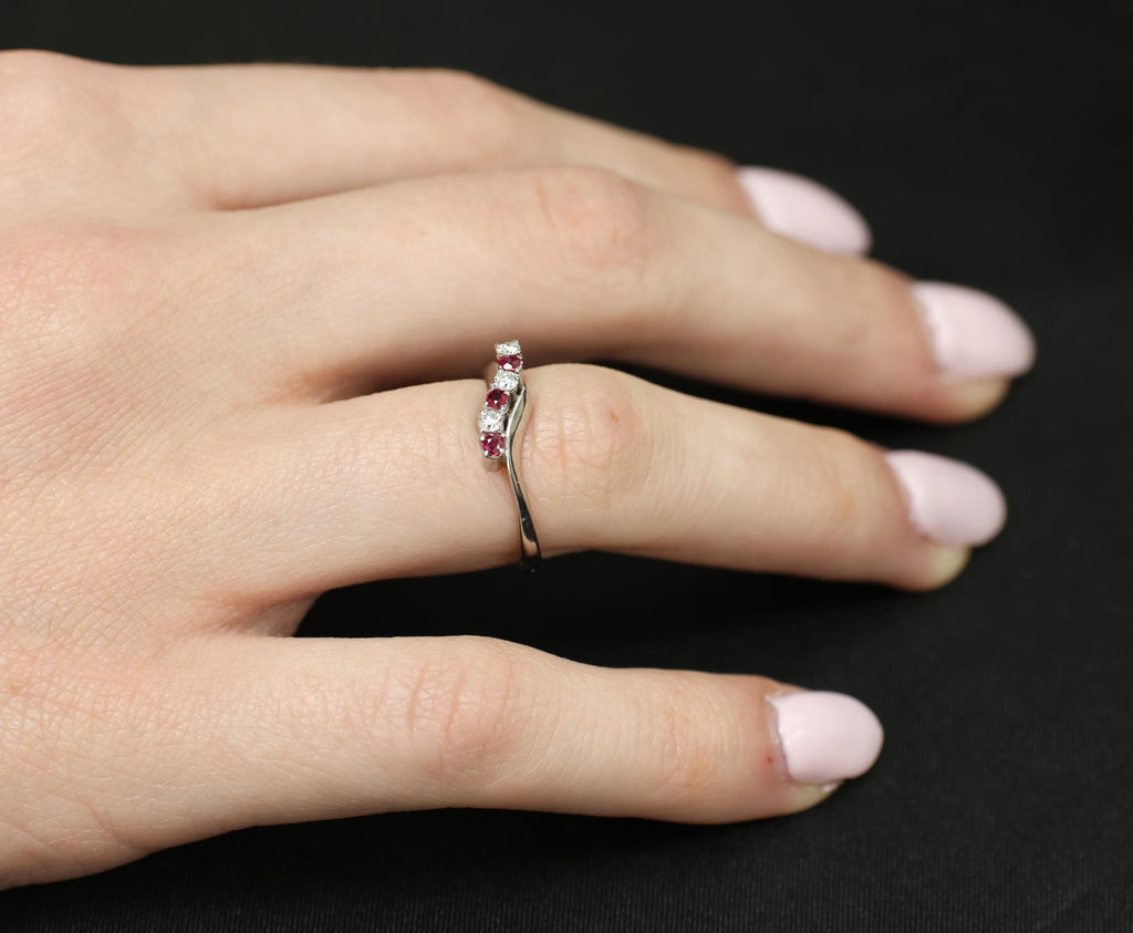 Vintage 0.19ct Ruby & 0.17ct Diamond Platinum Wavy Ring Size 6.5, 3.29g
