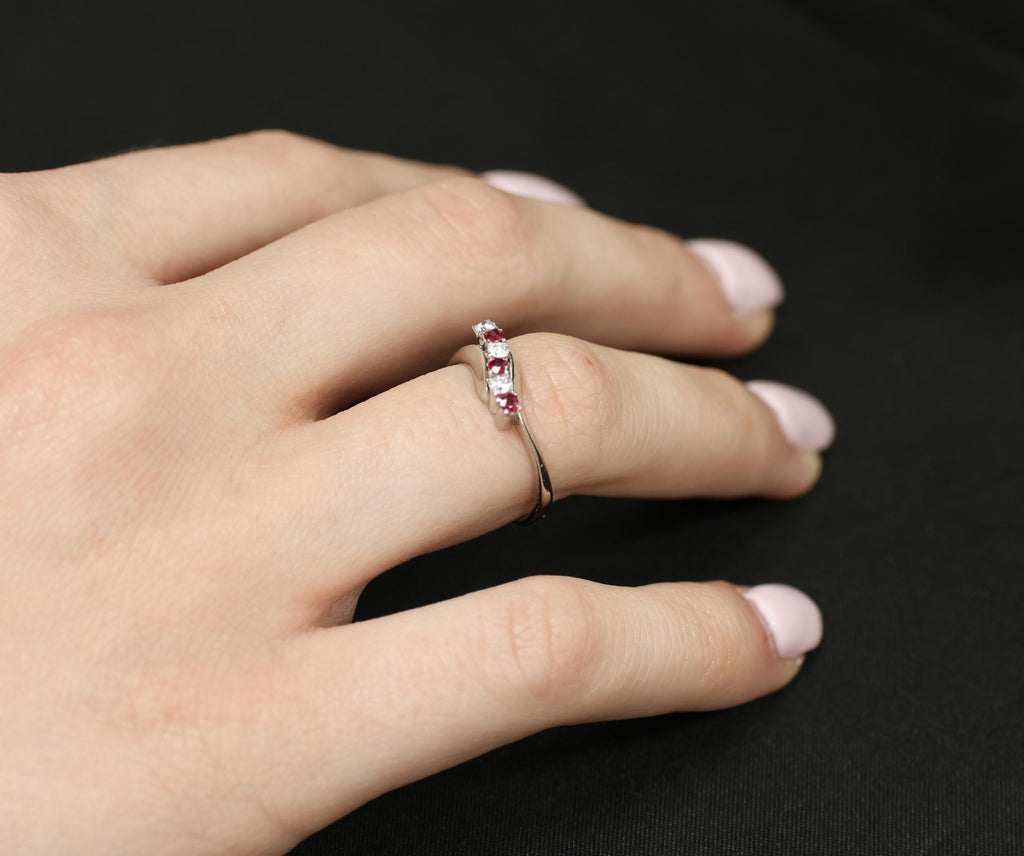 Vintage 0.19ct Ruby & 0.17ct Diamond Platinum Wavy Ring Size 6.5, 3.29g
