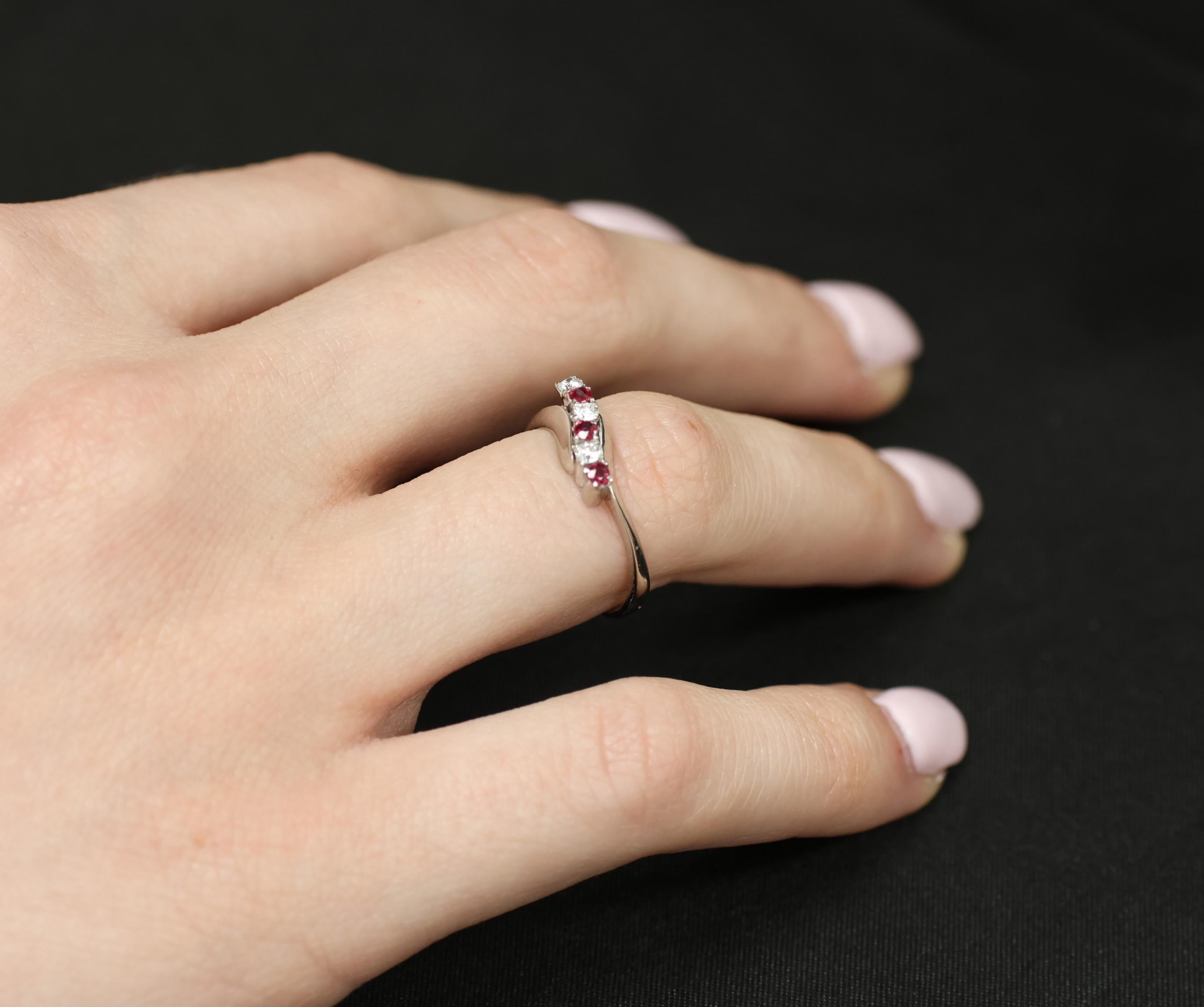 Vintage 0.19ct Ruby & 0.17ct Diamond Platinum Wavy Ring Size 6.5, 3.29g