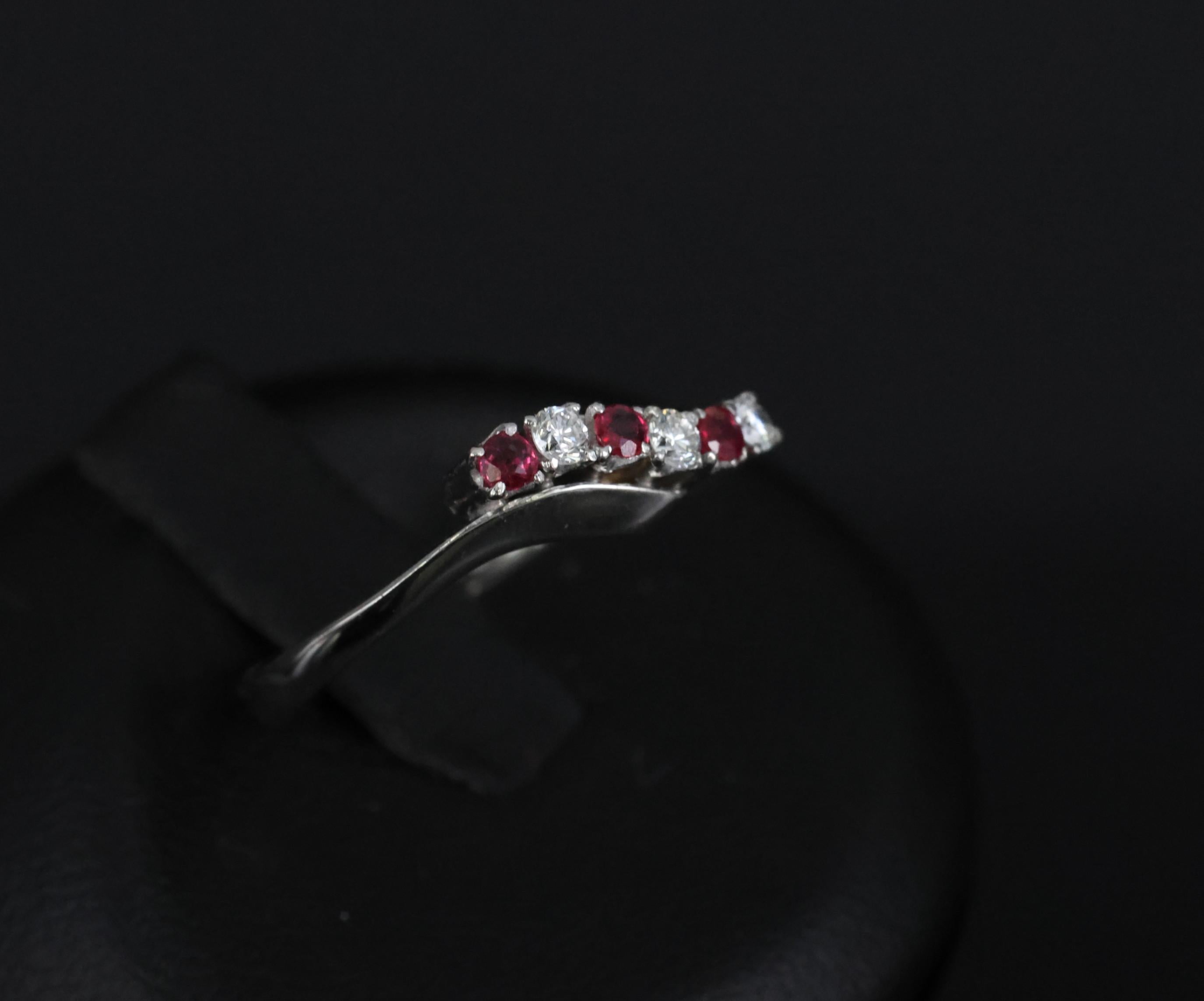 Vintage 0.19ct Ruby & 0.17ct Diamond Platinum Wavy Ring Size 6.5, 3.29g