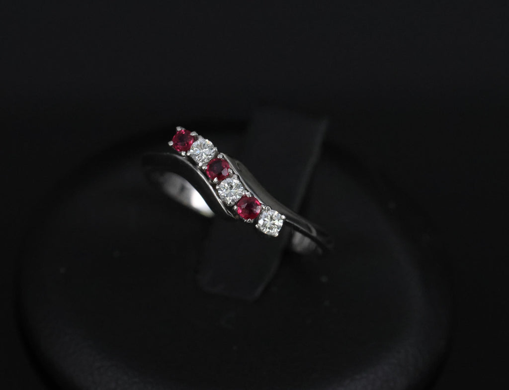 Vintage 0.19ct Ruby & 0.17ct Diamond Platinum Wavy Ring Size 6.5, 3.29g