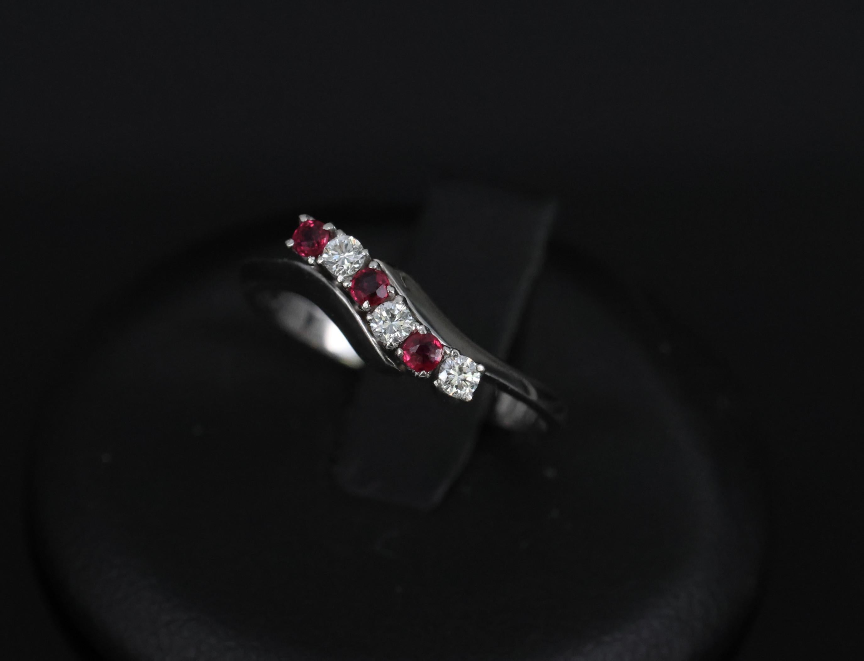 Vintage 0.19ct Ruby & 0.17ct Diamond Platinum Wavy Ring Size 6.5, 3.29g