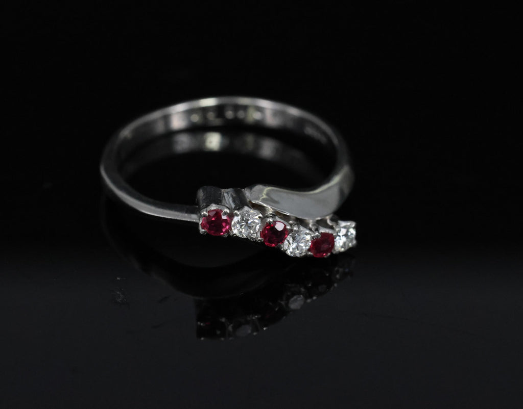 Vintage 0.19ct Ruby & 0.17ct Diamond Platinum Wavy Ring Size 6.5, 3.29g