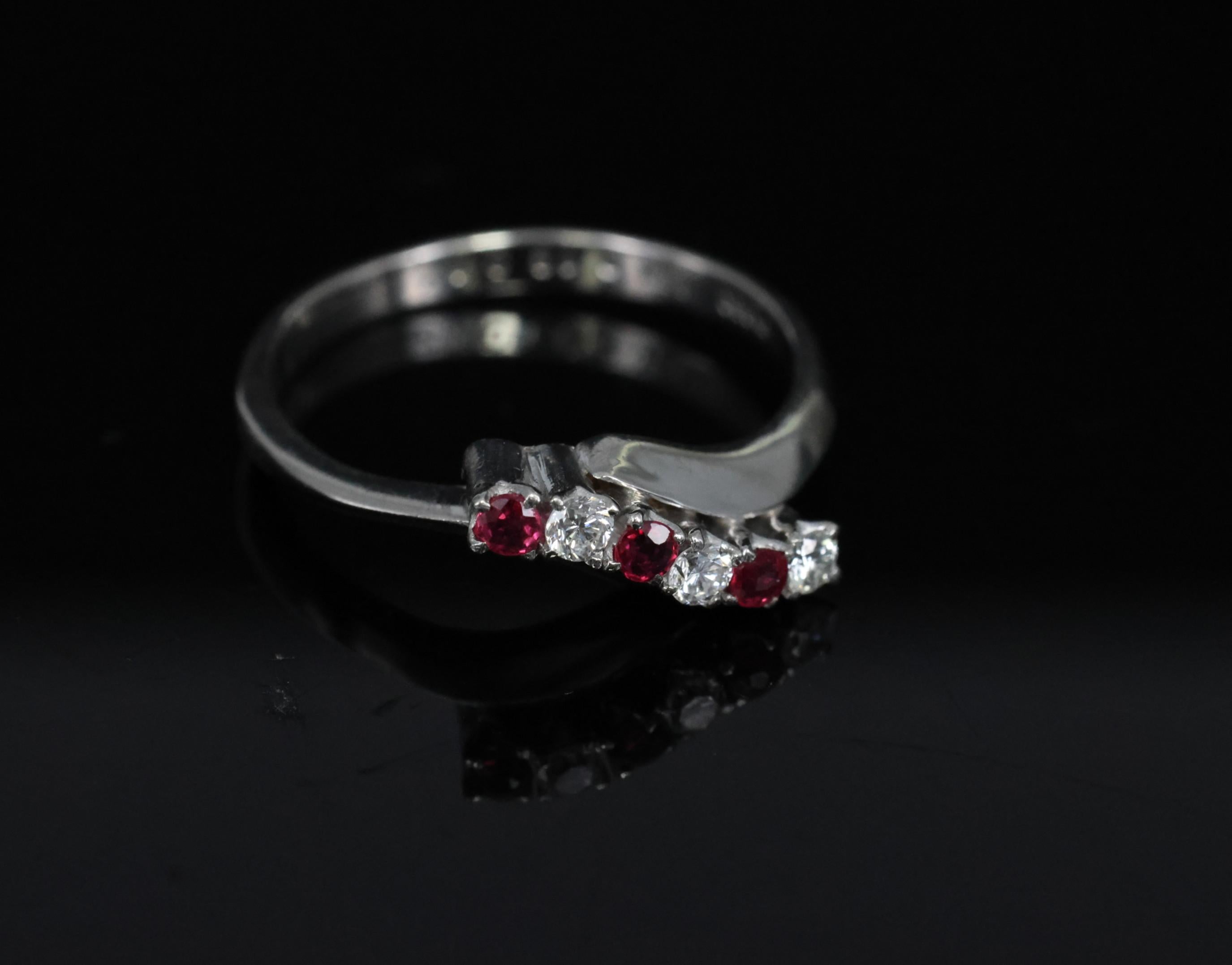 Vintage 0.19ct Ruby & 0.17ct Diamond Platinum Wavy Ring Size 6.5, 3.29g