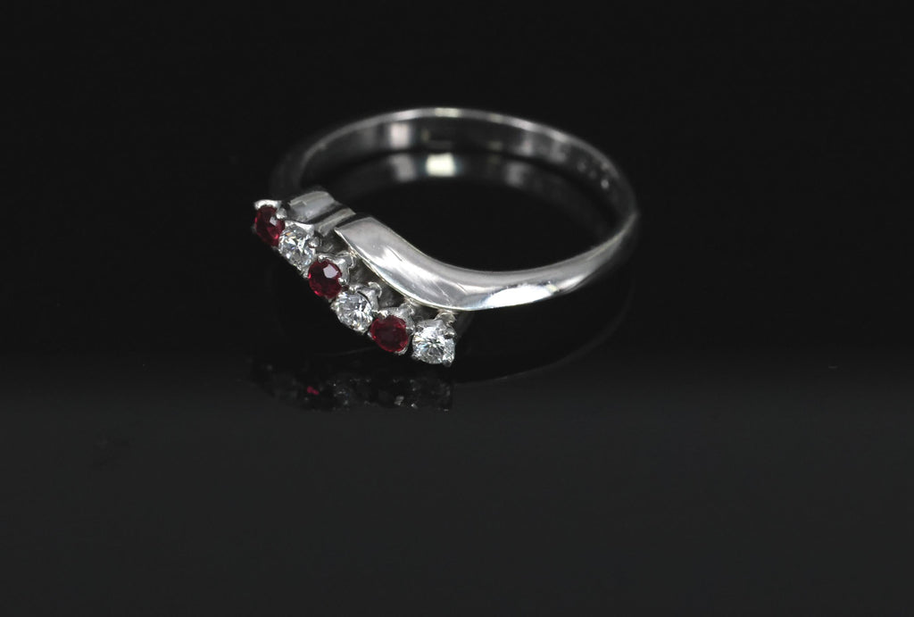 Vintage 0.19ct Ruby & 0.17ct Diamond Platinum Wavy Ring Size 6.5, 3.29g