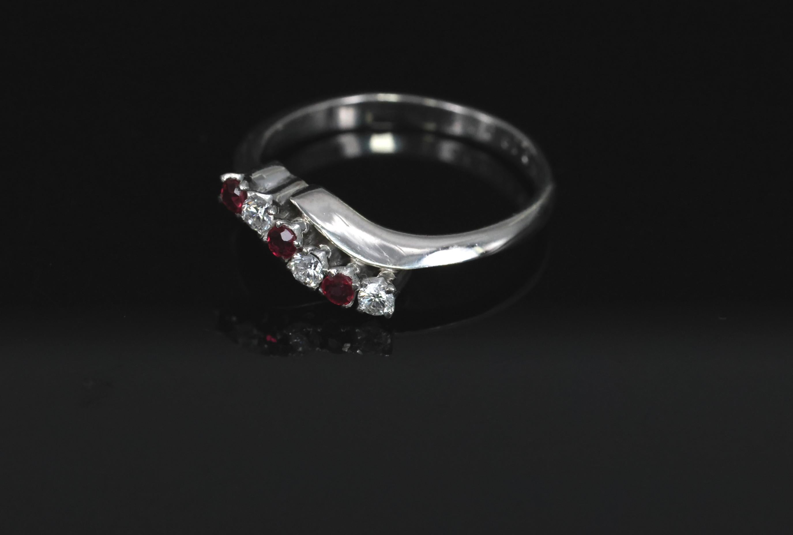 Vintage 0.19ct Ruby & 0.17ct Diamond Platinum Wavy Ring Size 6.5, 3.29g