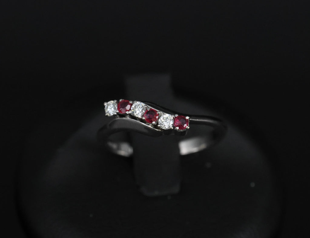 Vintage 0.19ct Ruby & 0.17ct Diamond Platinum Wavy Ring Size 6.5, 3.29g