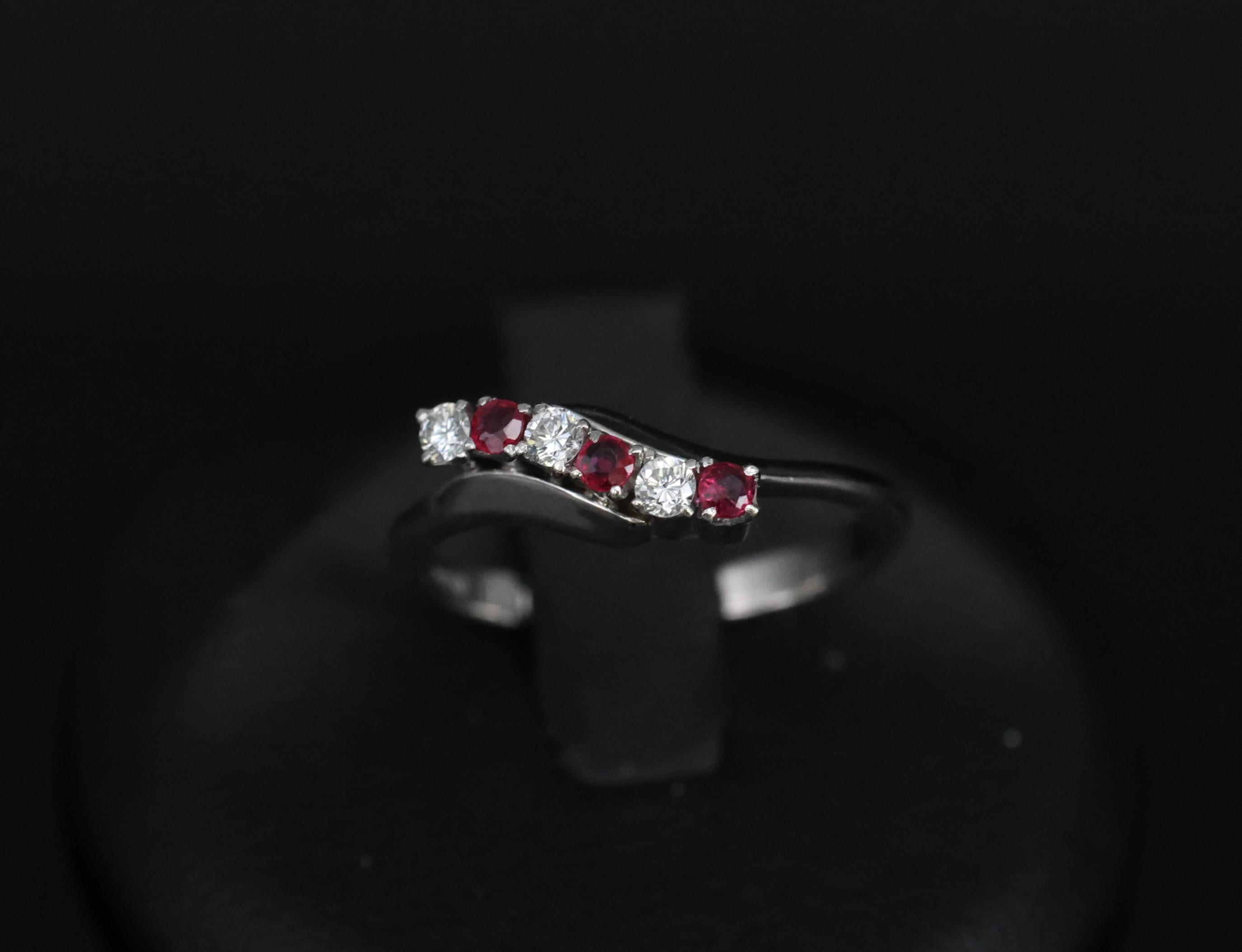 Vintage 0.19ct Ruby & 0.17ct Diamond Platinum Wavy Ring Size 6.5, 3.29g
