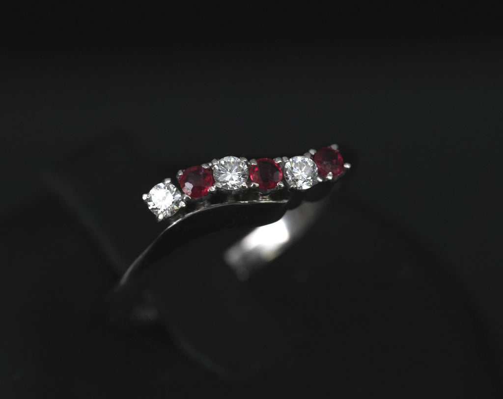 Vintage 0.19ct Ruby & 0.17ct Diamond Platinum Wavy Ring Size 6.5, 3.29g
