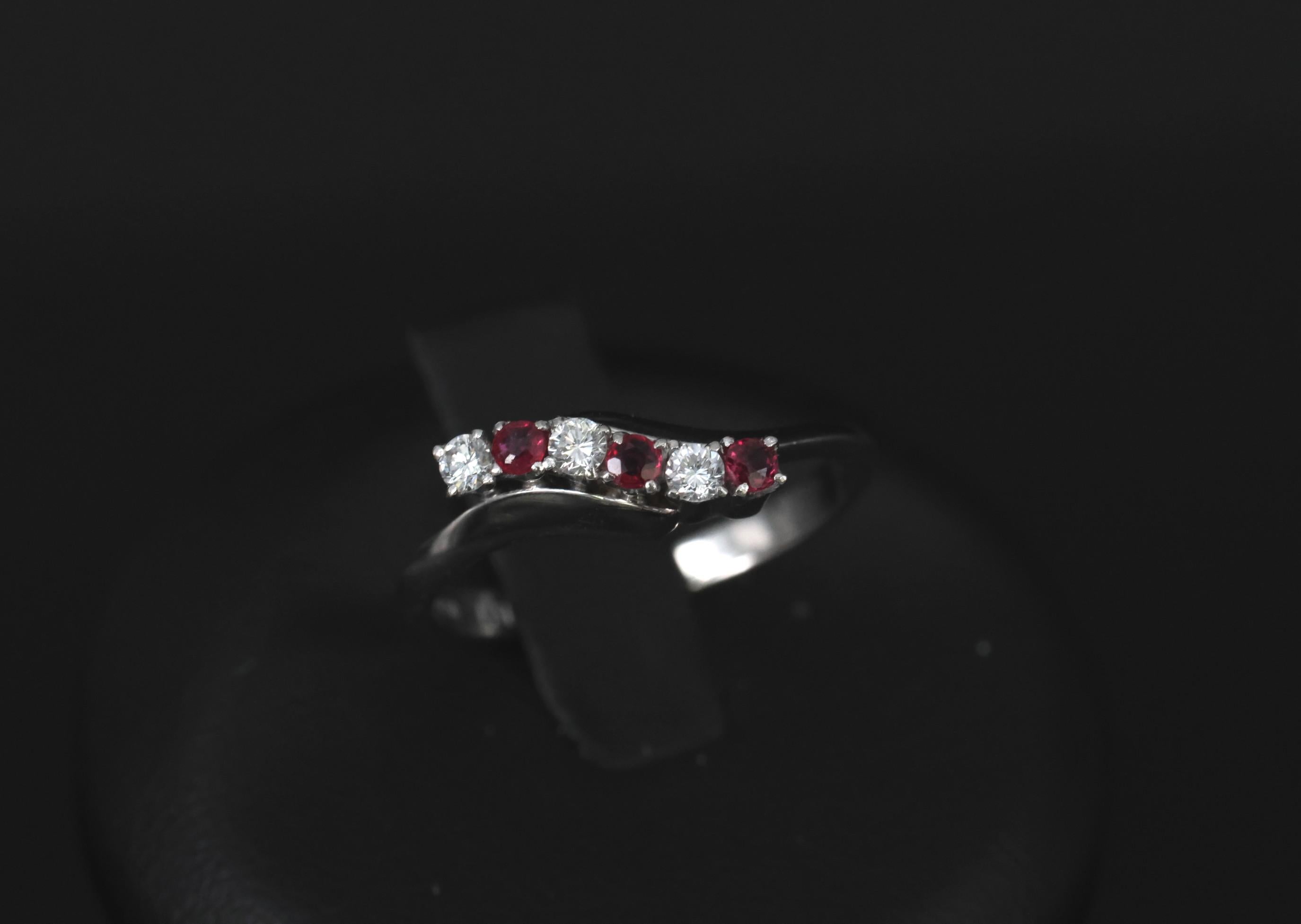 Vintage 0.19ct Ruby & 0.17ct Diamond Platinum Wavy Ring Size 6.5, 3.29g