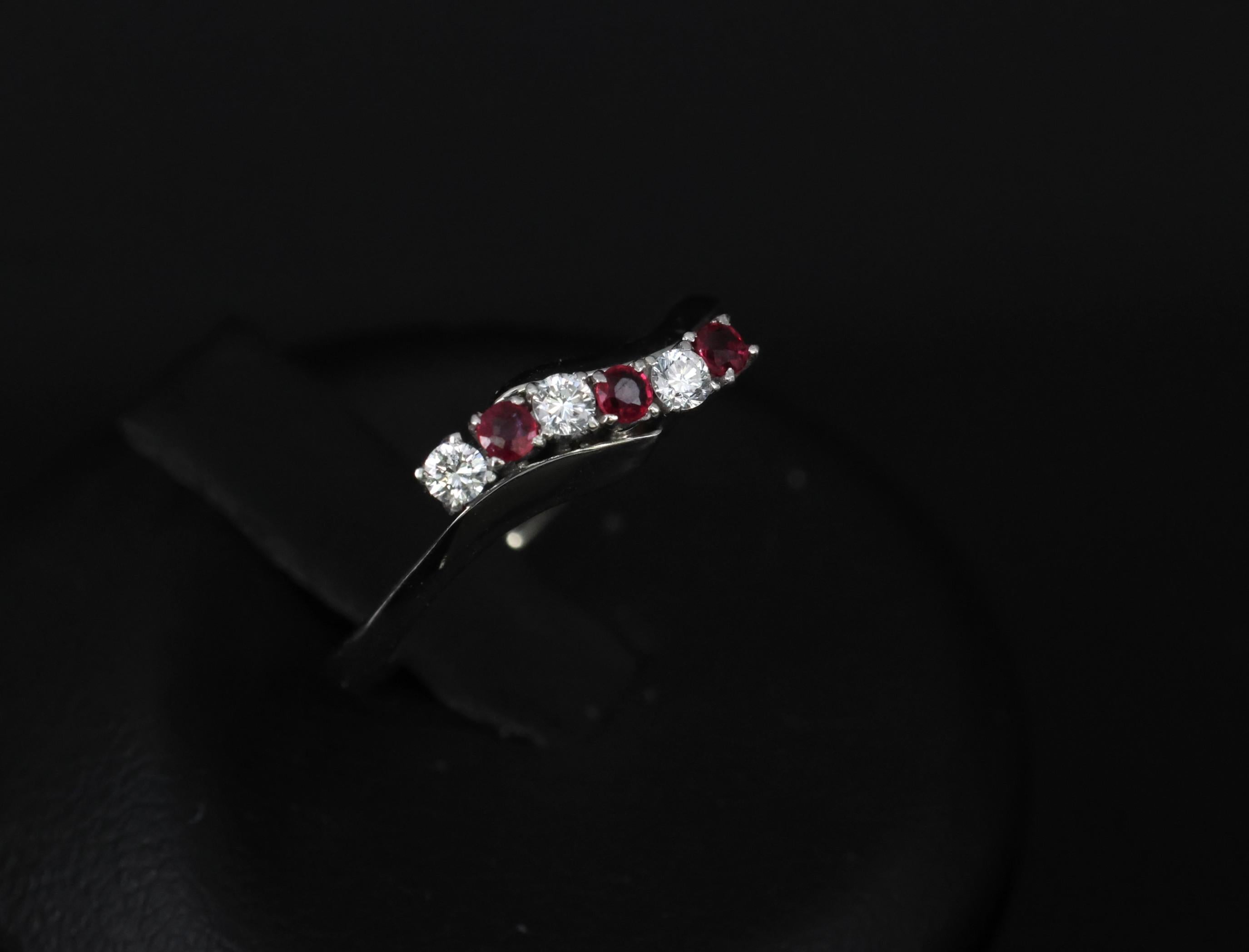 Vintage 0.19ct Ruby & 0.17ct Diamond Platinum Wavy Ring Size 6.5, 3.29g