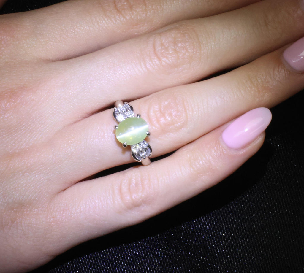 Fine 3.04ct Green Chrysoberyl Cat's Eye & 0.48ct Diamond Platinum Ring, Size 7