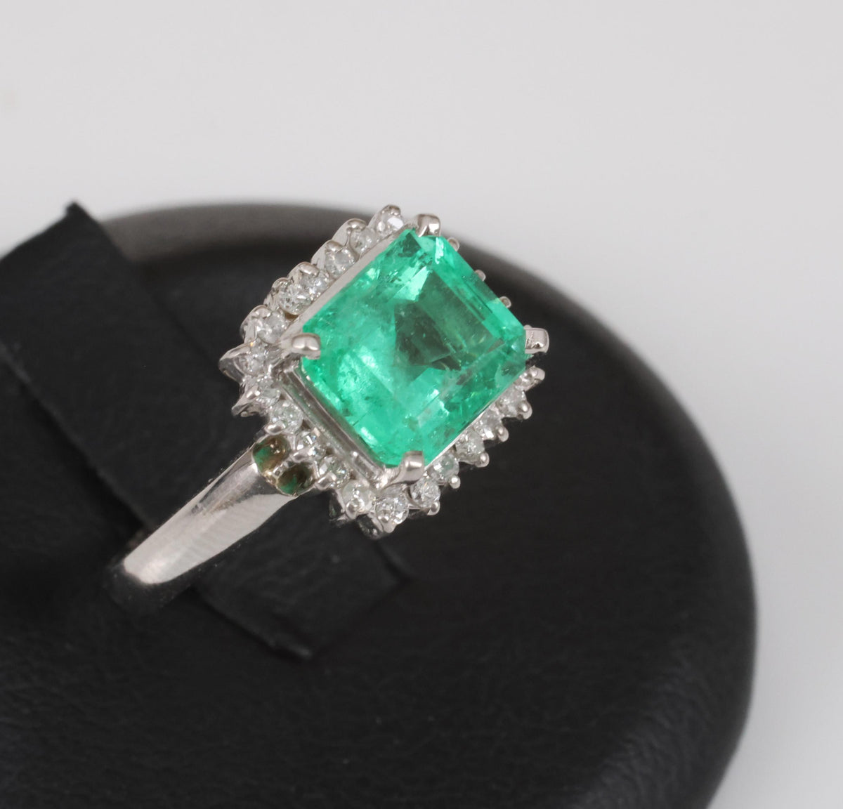 Fine 2.05ct GIA Natural Colombian Emerald 0.19ct Diamond Platinum Ring Size 4.5