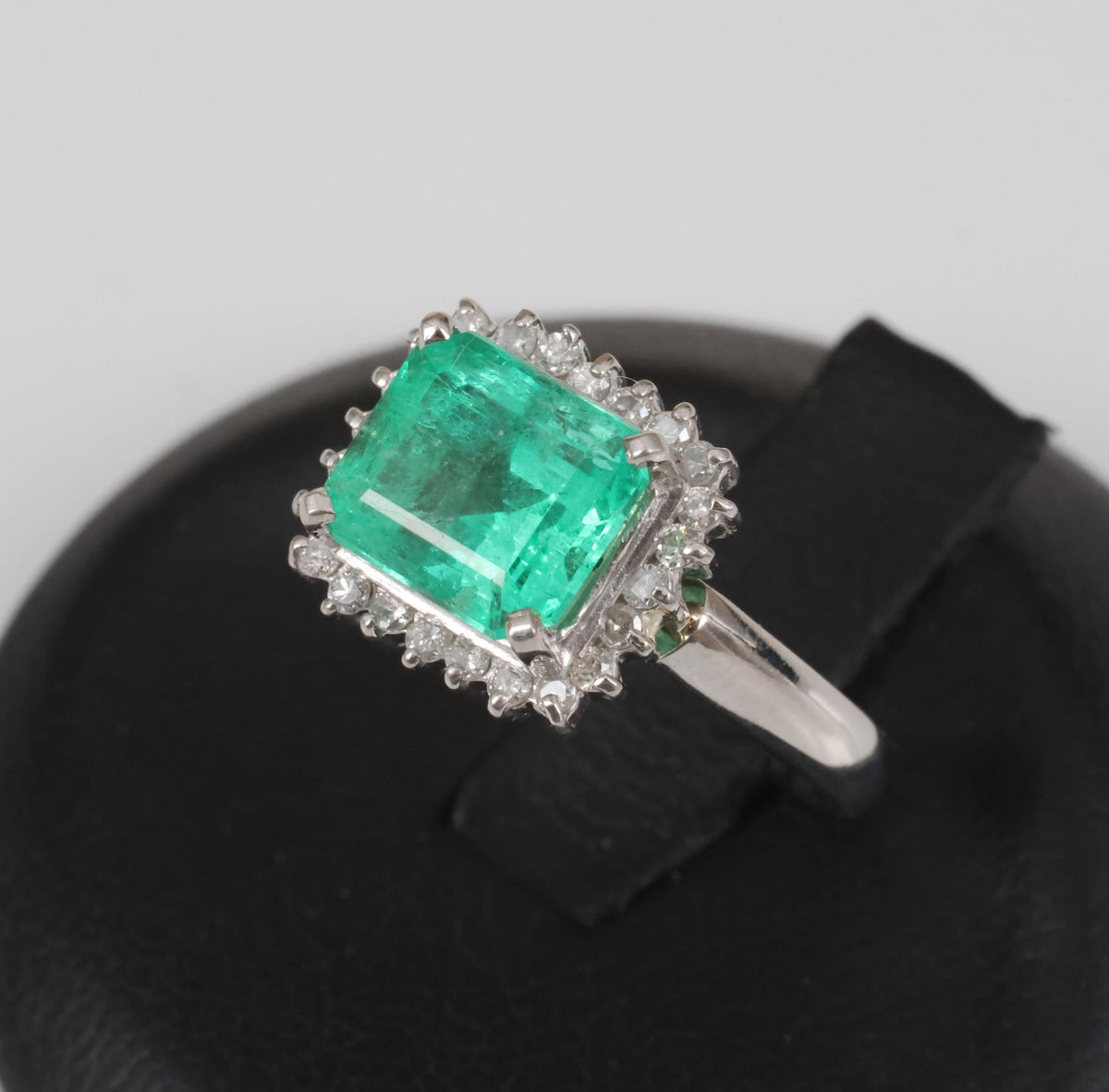 Fine 2.05ct GIA Natural Colombian Emerald 0.19ct Diamond Platinum Ring Size 4.5
