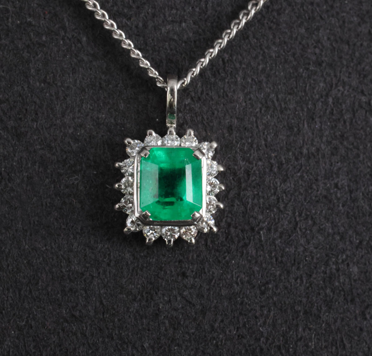 Estate 0.84ct Natural Colombian Emerald & 0.18ct Diamond Halo Platinum Necklace