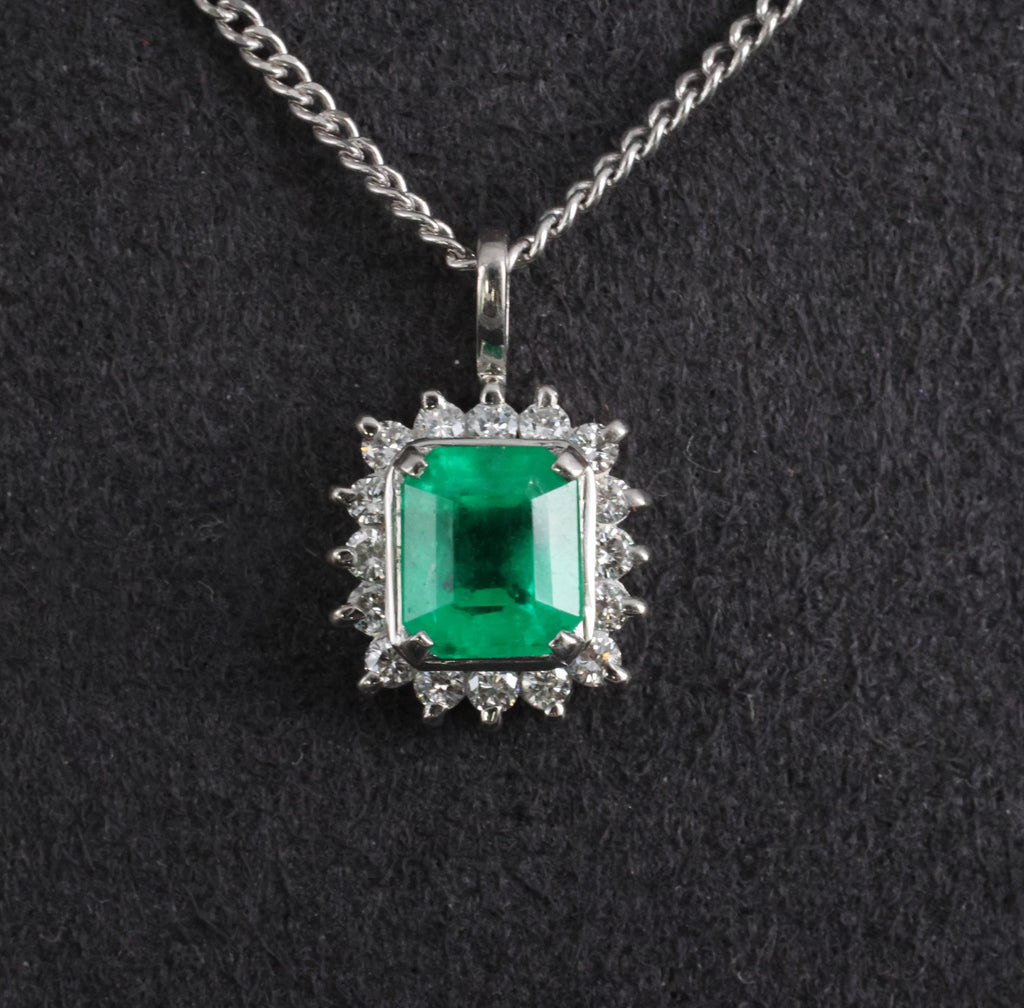 Estate 0.84ct Natural Colombian Emerald & 0.18ct Diamond Halo Platinum Necklace