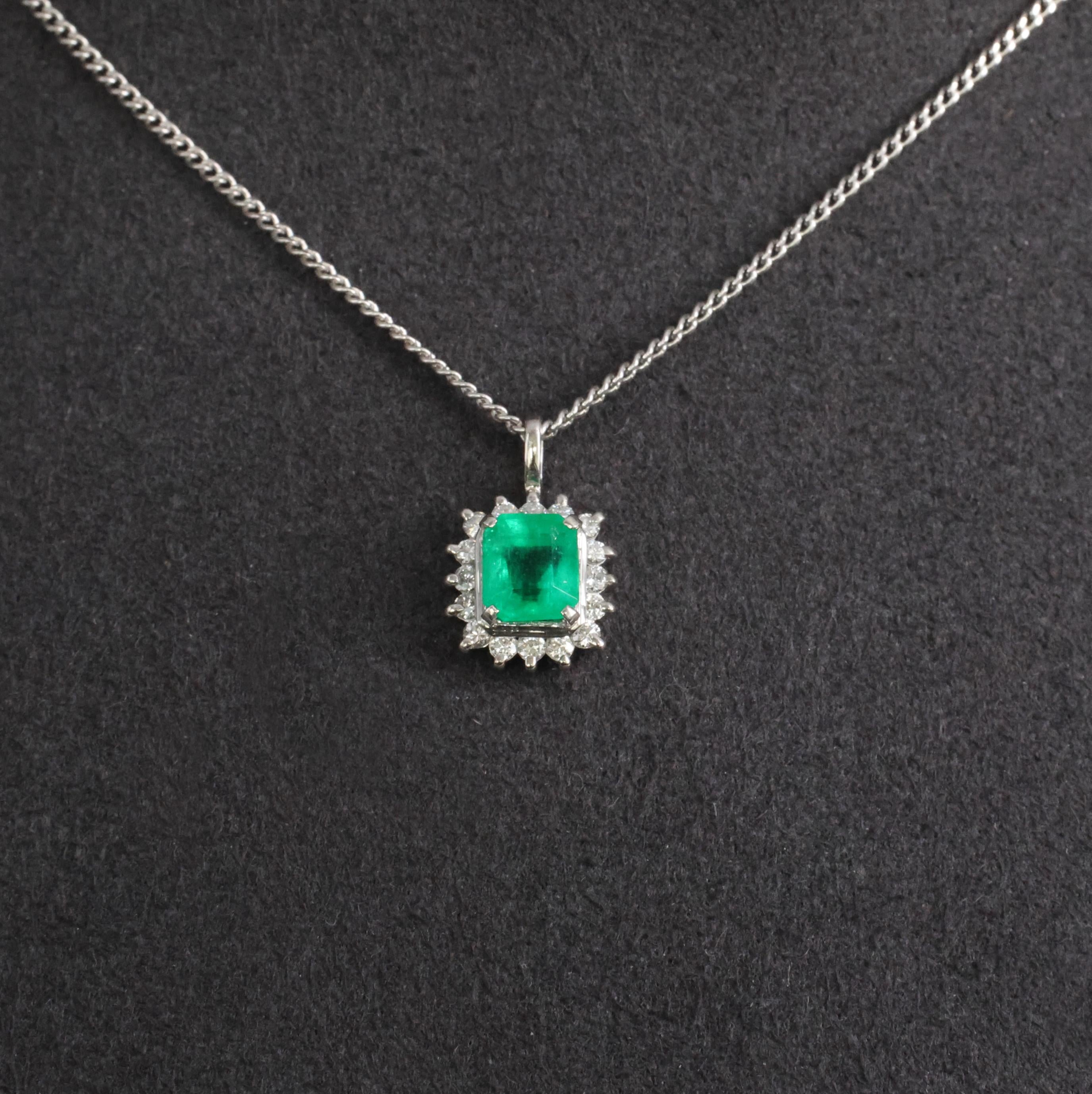 Estate 0.84ct Natural Colombian Emerald & 0.18ct Diamond Halo Platinum Necklace