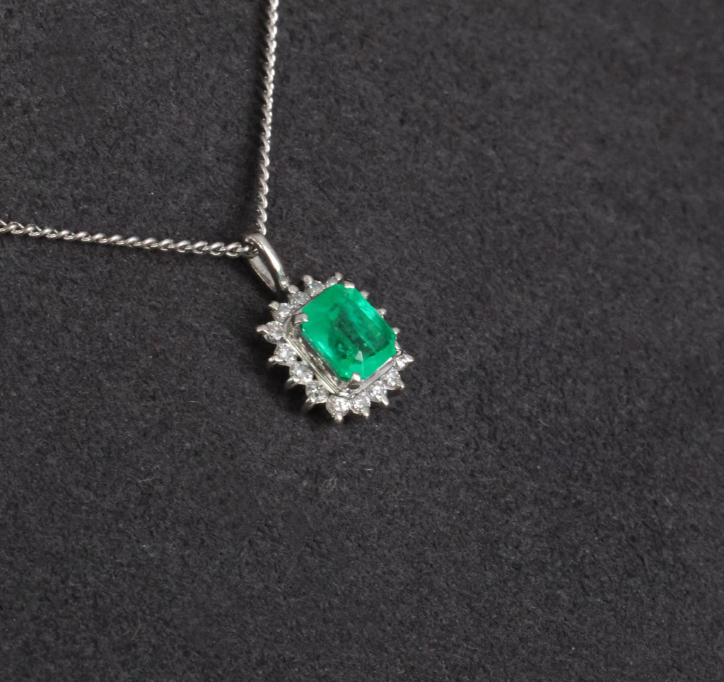 Estate 0.84ct Natural Colombian Emerald & 0.18ct Diamond Halo Platinum Necklace