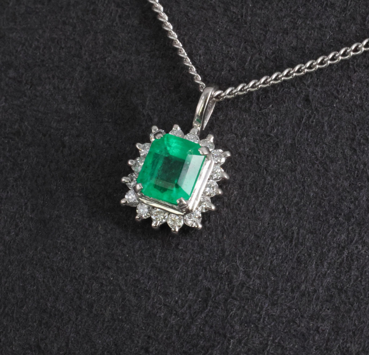 Estate 0.84ct Natural Colombian Emerald & 0.18ct Diamond Halo Platinum Necklace